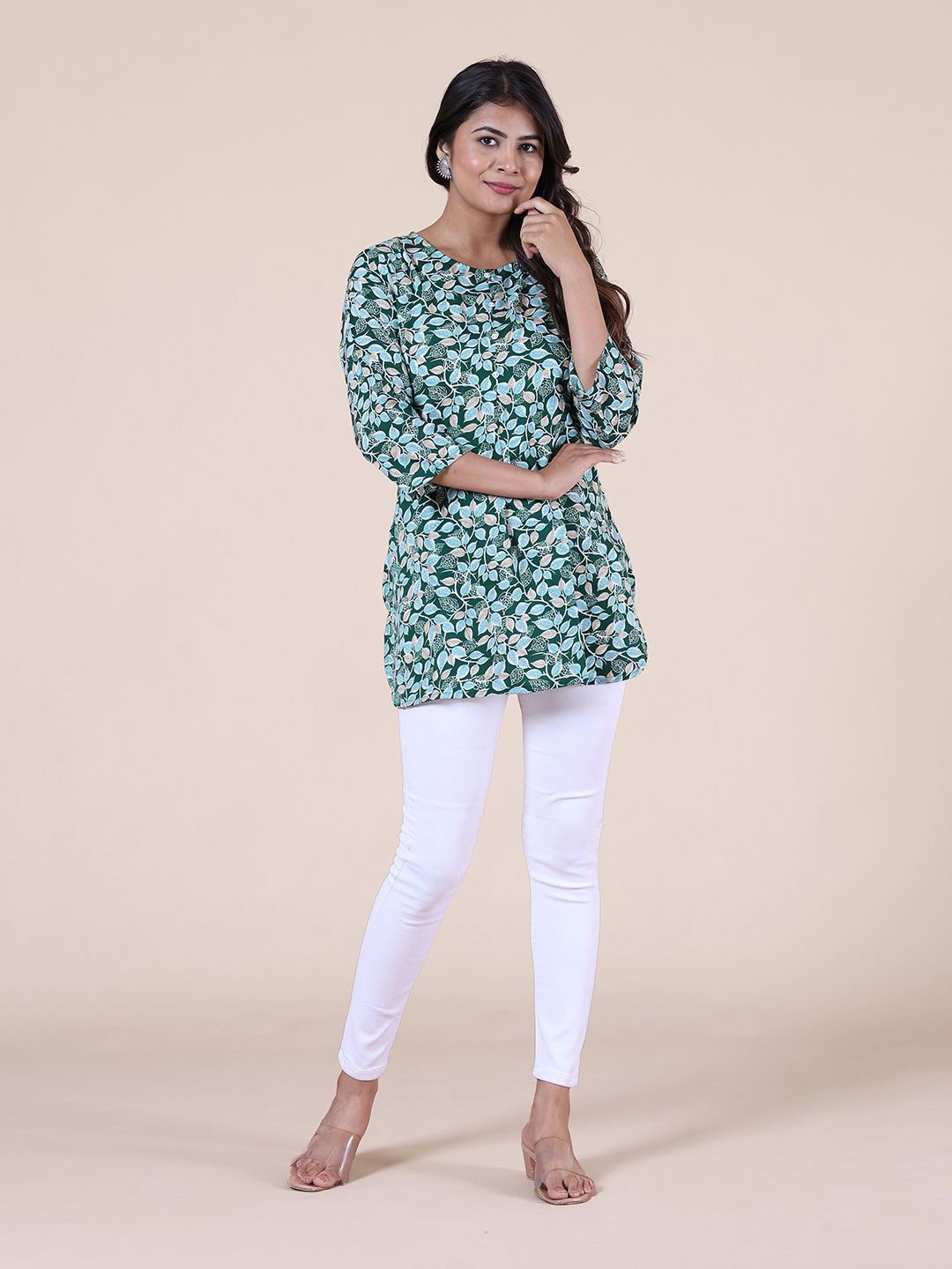 

HERE&NOW Floral Printed Round Neck Kurti, Green