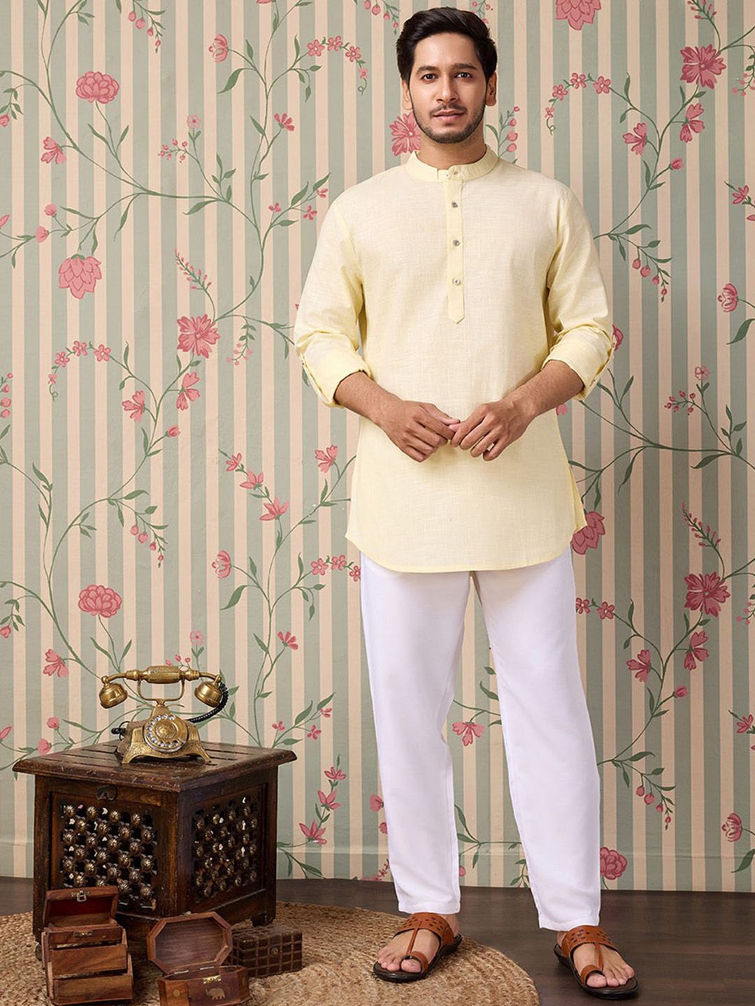 

Ode by House of Pataudi Mandarin Collar Roll-Up Sleeves Pure Cotton Straight Kurta, Yellow