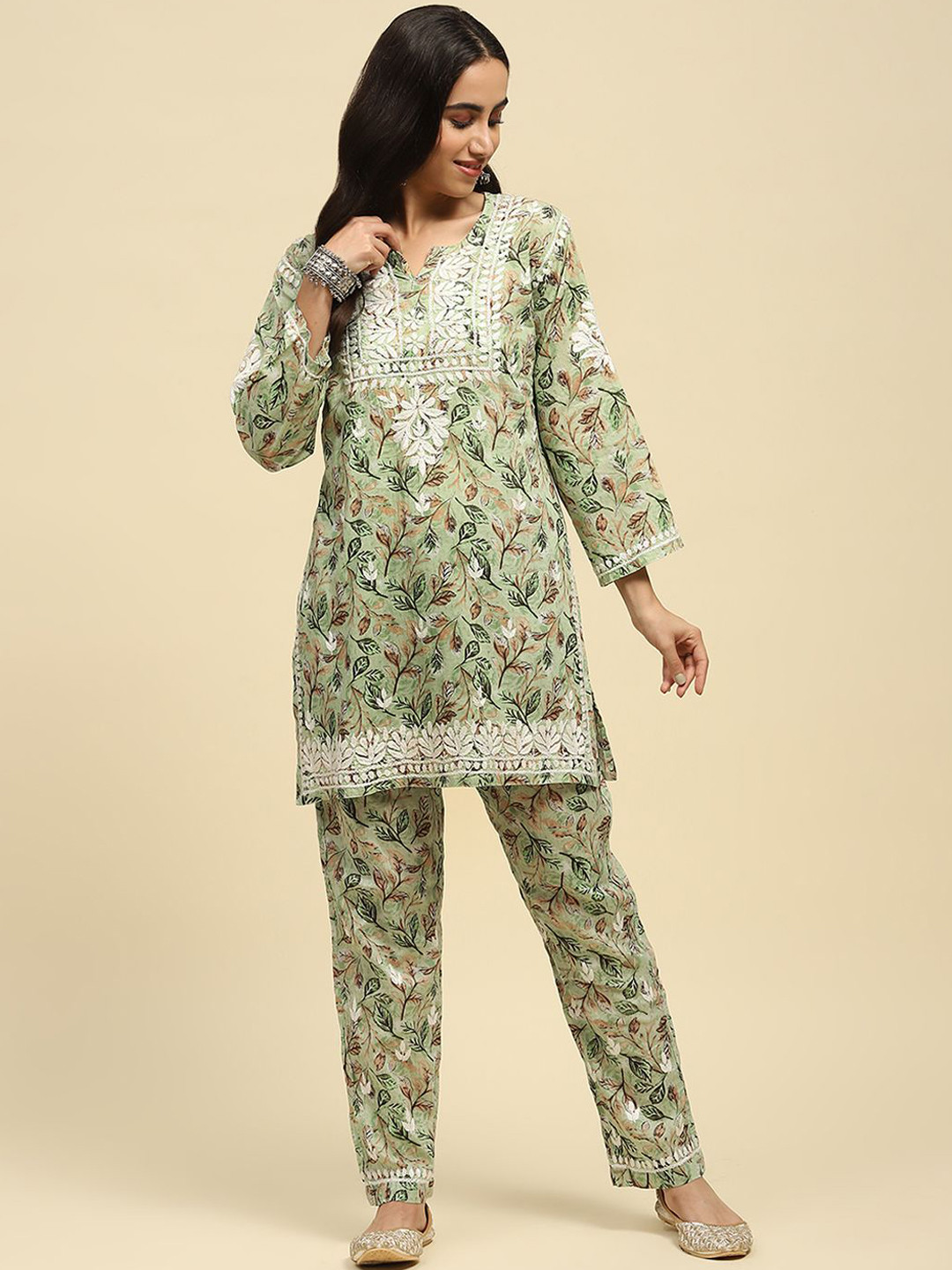 

House of Chikankari Women Floral Embroidered Regular Pure Cotton Kurti with Trousers, Green