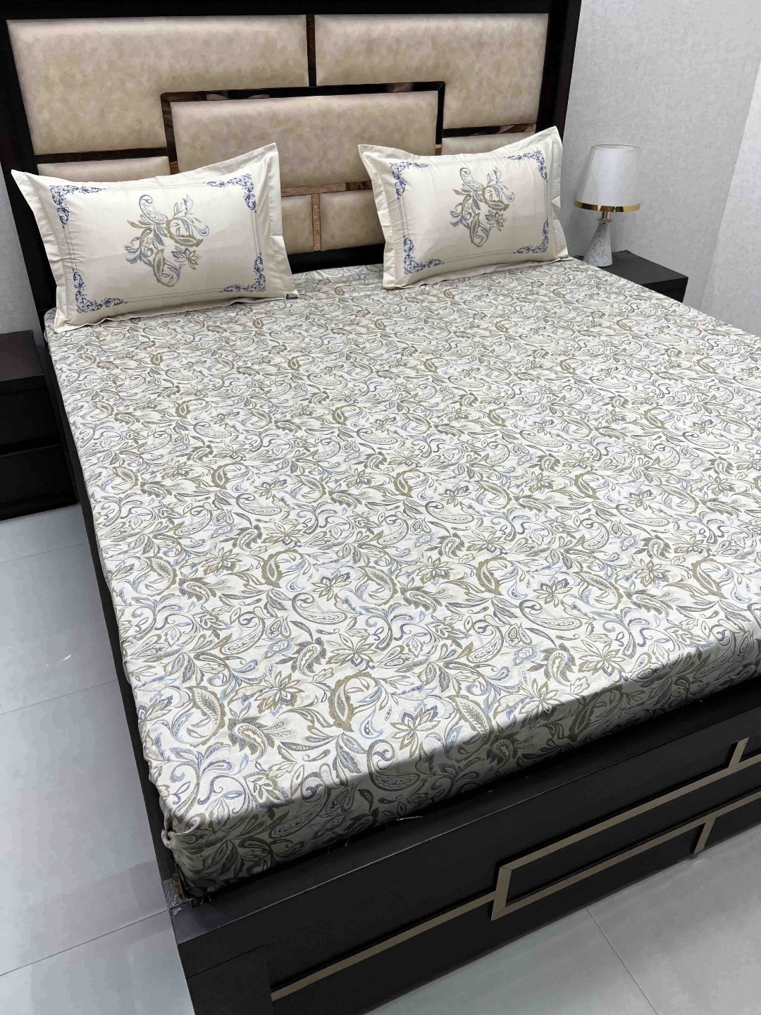 

Pure Decor Cream-Coloured & Green Ethnic Motifs 350 TC King Bedsheet with 2 Pillow Covers