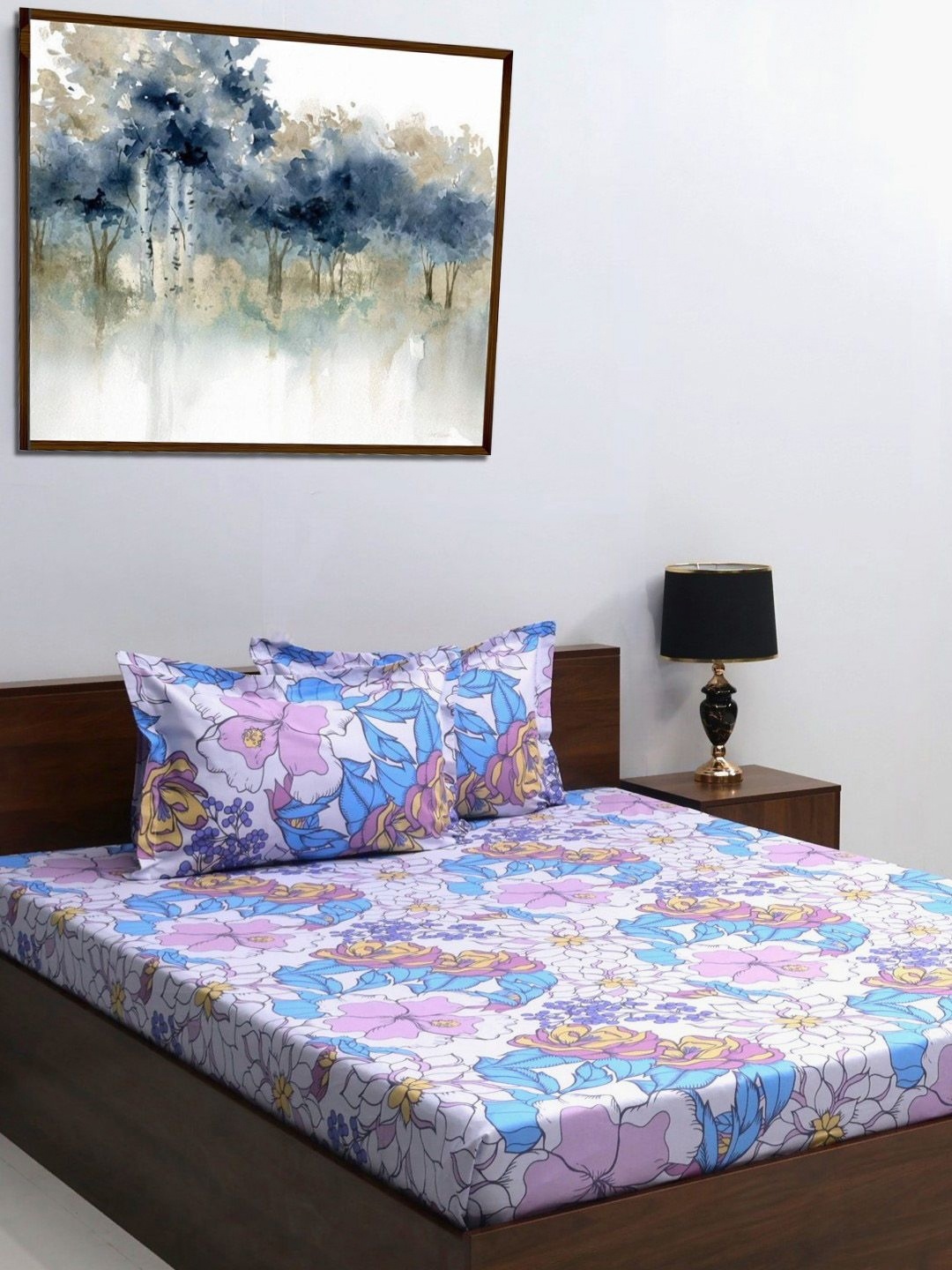 

BOMBAY DYEING White & Blue Floral 120 TC King Bedsheet with 2 Pillow Covers