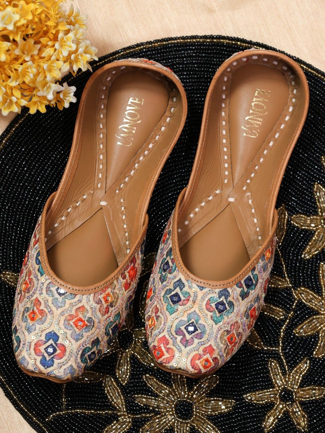 

UMNOVE Women Printed Mojaris Flats, Multi