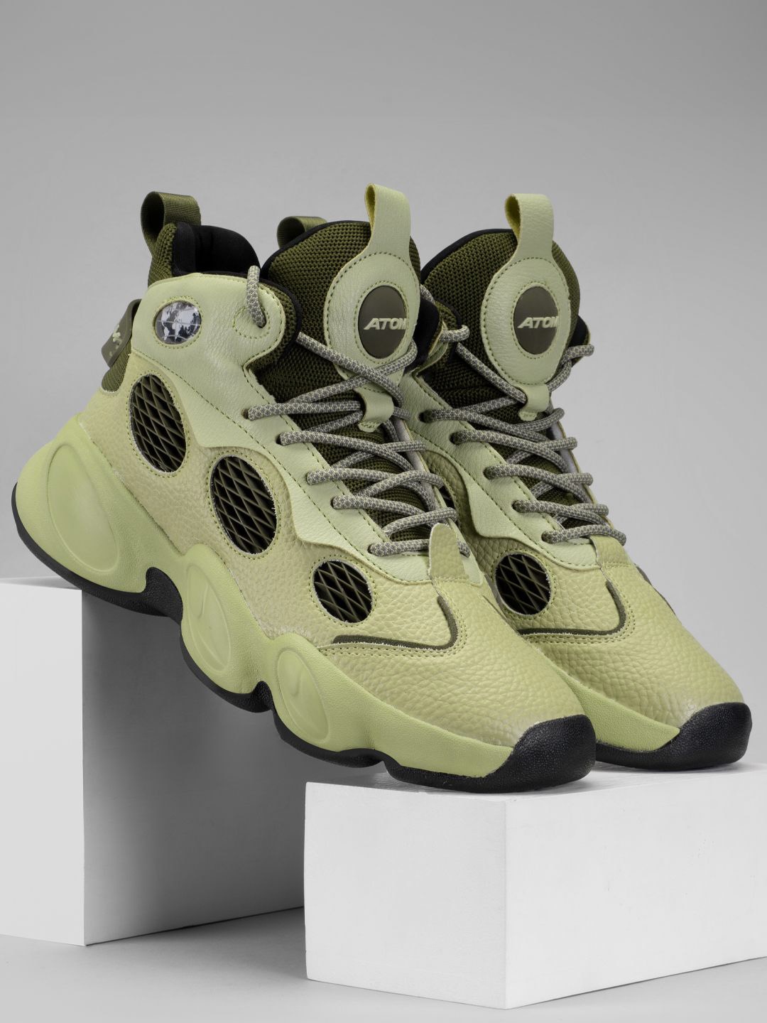 

Atom Men Textured Trekking Shoes, Olive