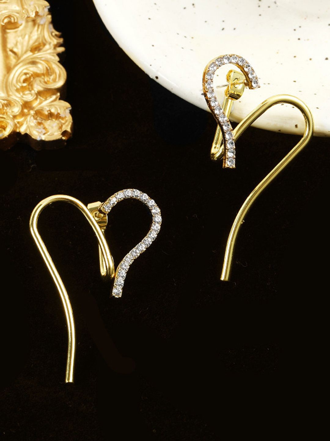 

FIMBUL Heart Shaped Studs Earrings, Gold