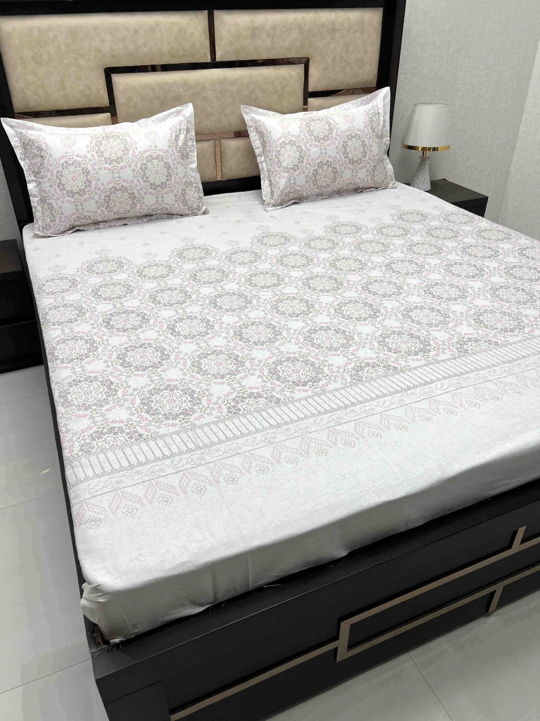

Pure Decor White & Pink Ethnic Motifs 330 TC Queen Bedsheet with 2 Pillow Covers