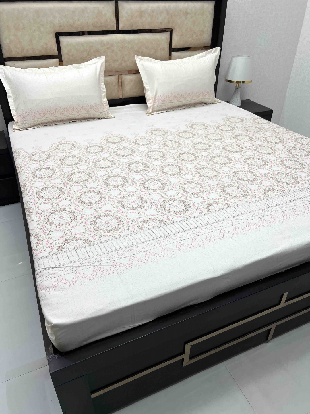 

Pure Decor Cream-Coloured & White Ethnic Motifs 330 TC Queen Bedsheet with 2 Pillow Covers