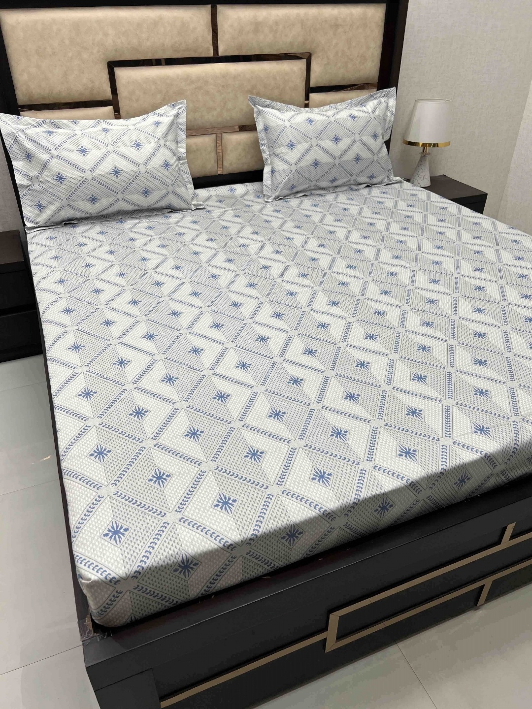 

Pure Decor Blue & White Geometric 330 TC Queen Bedsheet with 2 Pillow Covers