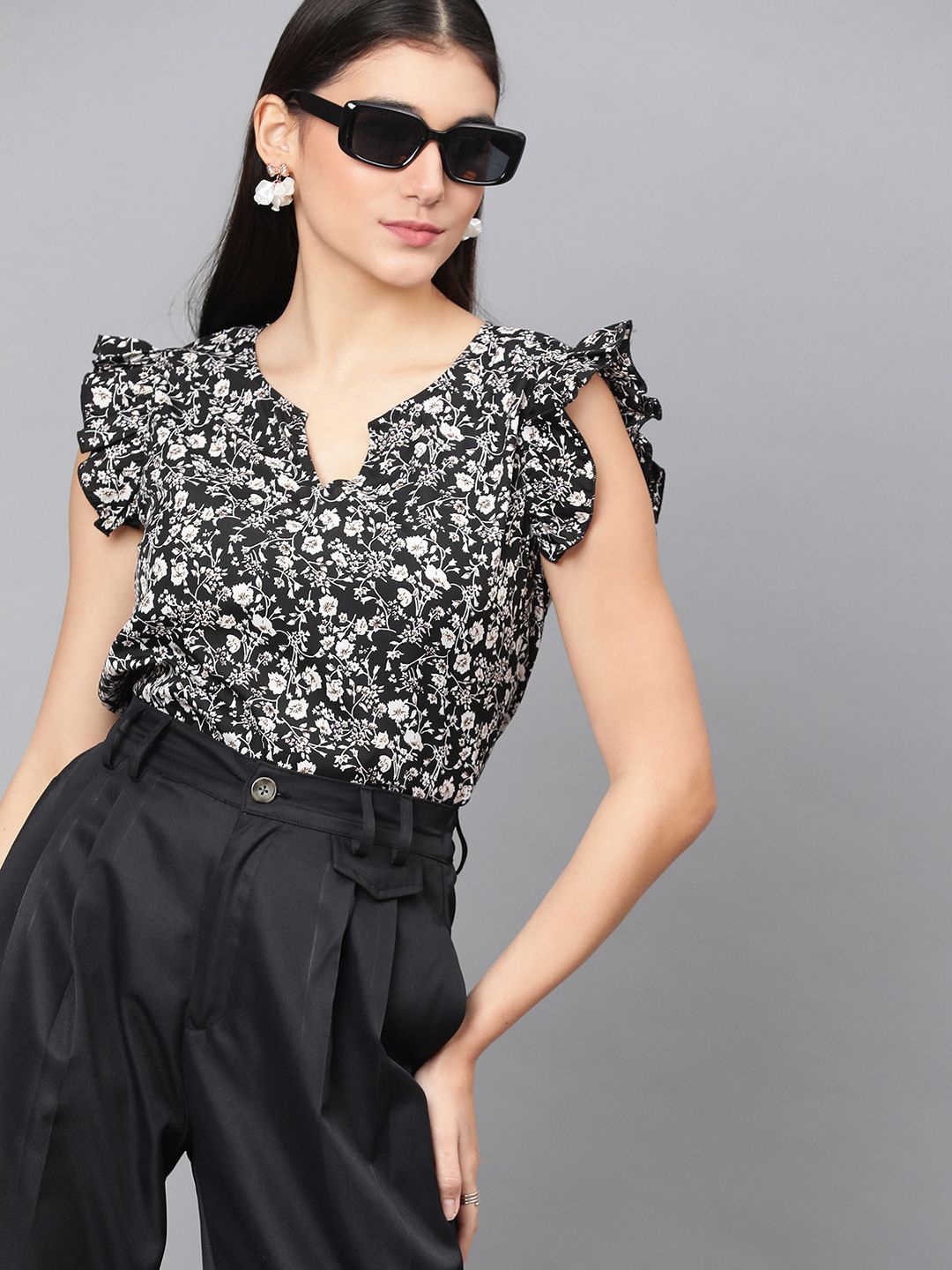 

Kotty Floral Printed Round Neck Crepe Top, Black