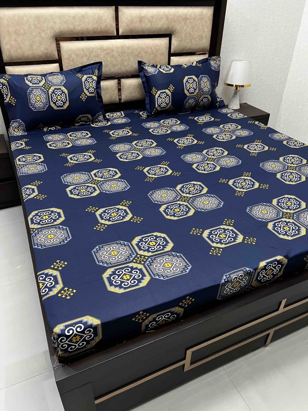 

Pure Decor Blue & White Ethnic Motifs Queen Bedsheet with 2 Pillow Covers