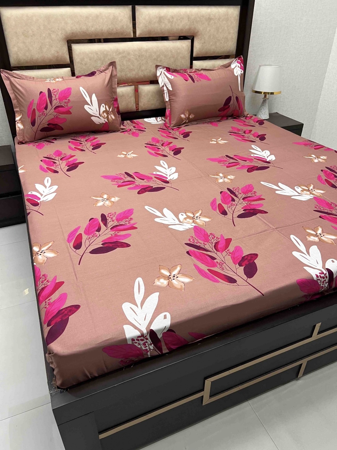 

Pure Decor Pink & White Floral Queen Bedsheet with 2 Pillow Covers