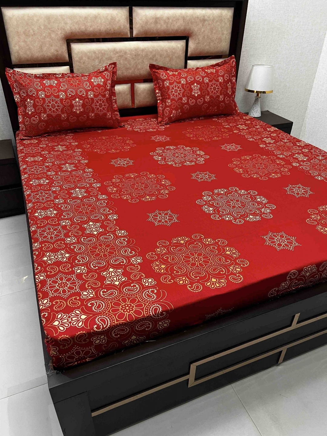 

Pure Decor Red & White Ethnic Motifs Queen Bedsheet with 2 Pillow Covers