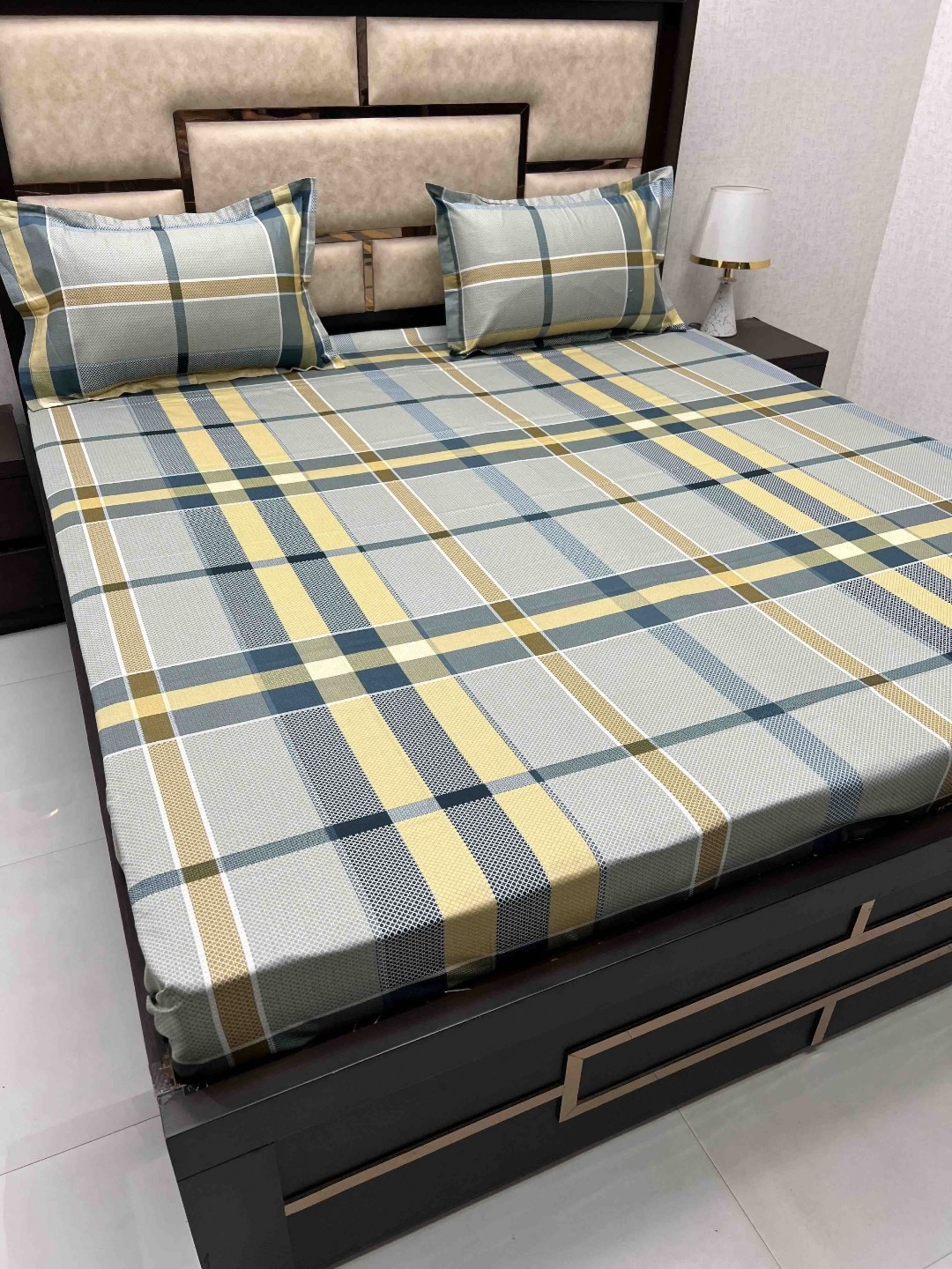 

Pure Decor Green & Yellow Geometric Queen Bedsheet with 2 Pillow Covers