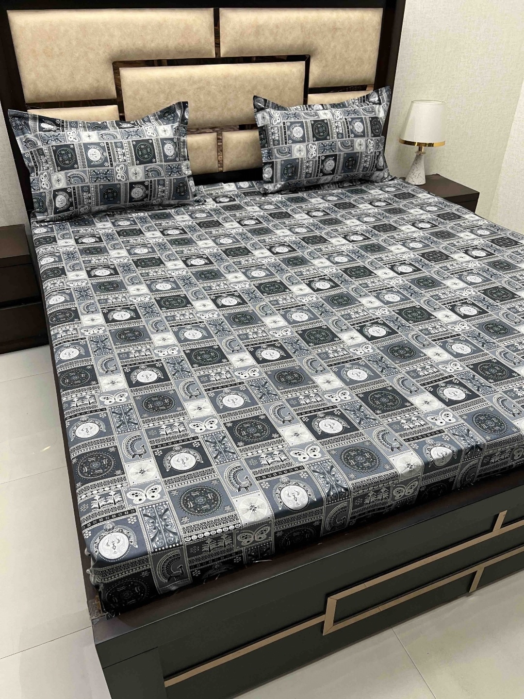 

Pure Decor Grey & White Ethnic Motifs Queen Bedsheet with 2 Pillow Covers