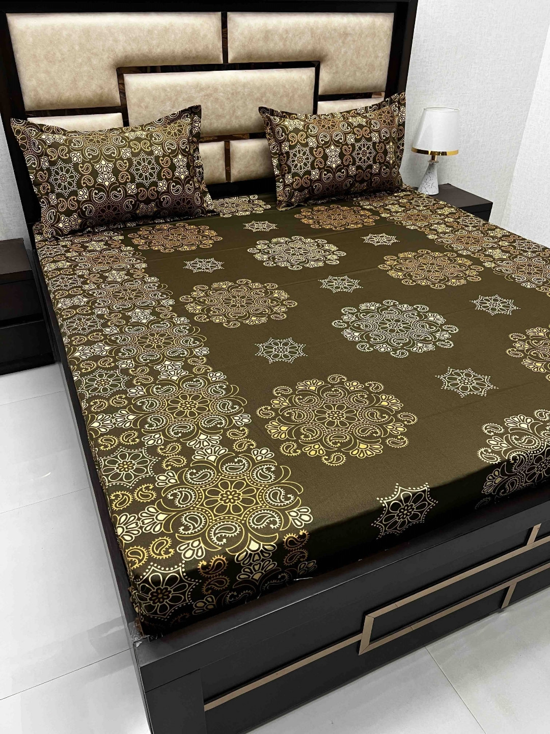 

Pure Decor Green & White Ethnic Motifs Queen Bedsheet with 2 Pillow Covers