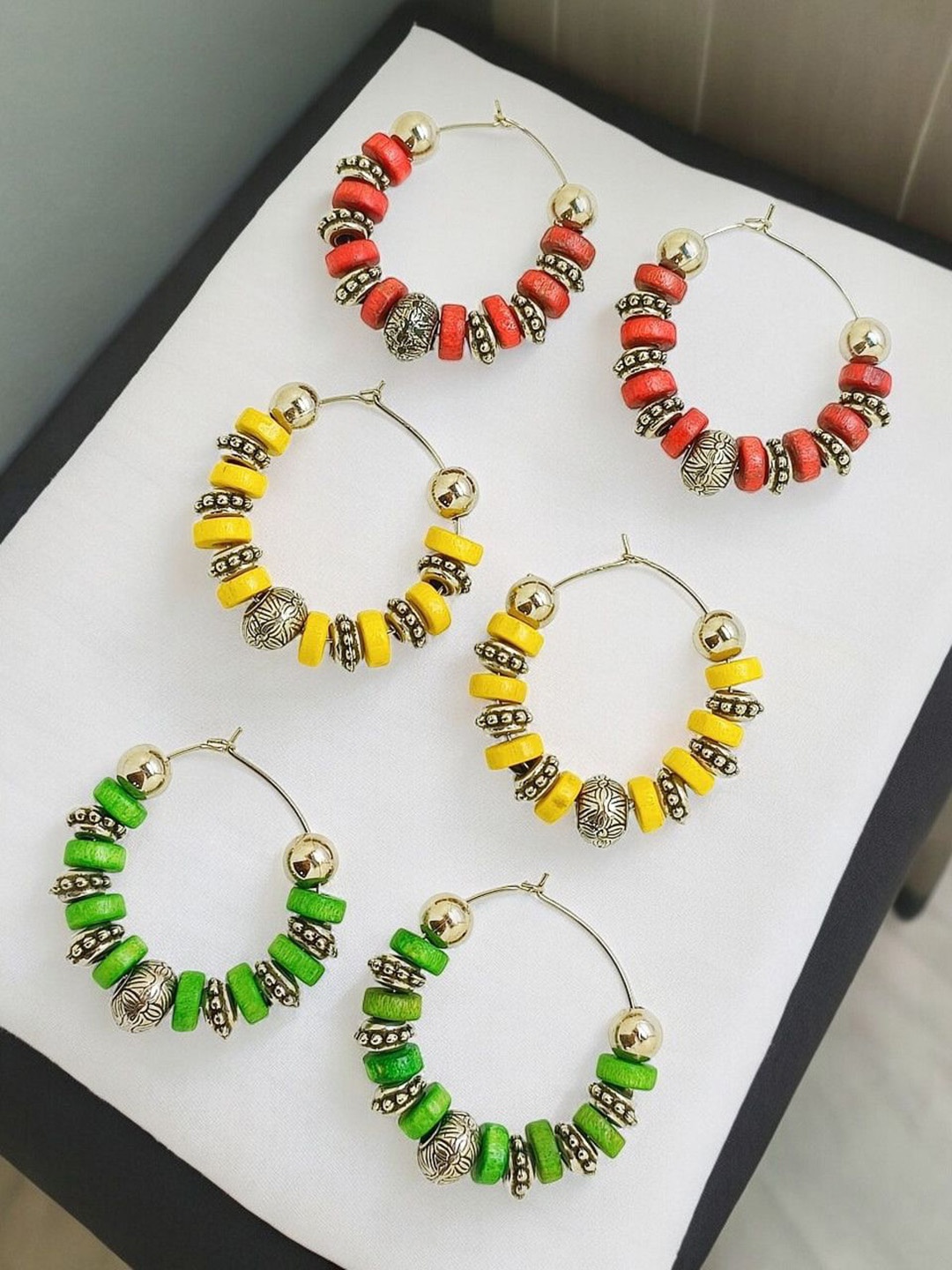 

FEMMIBELLA Circular Half Hoop Earrings, Multi