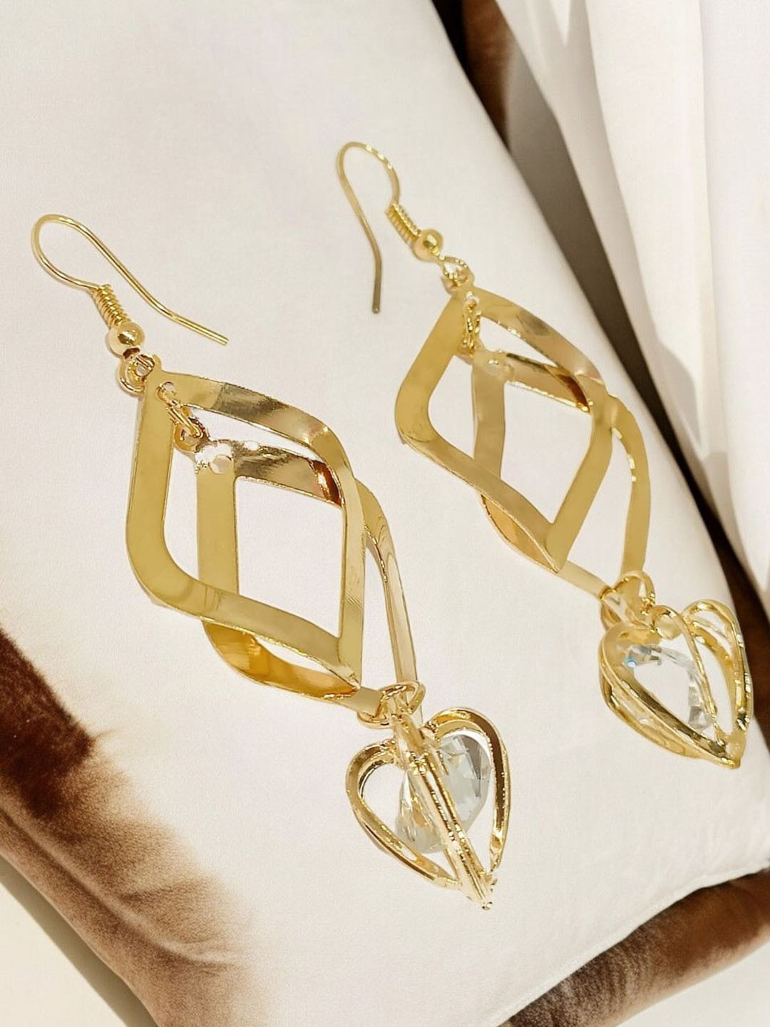 

FEMMIBELLA Heart Shaped Drop Earrings, Gold