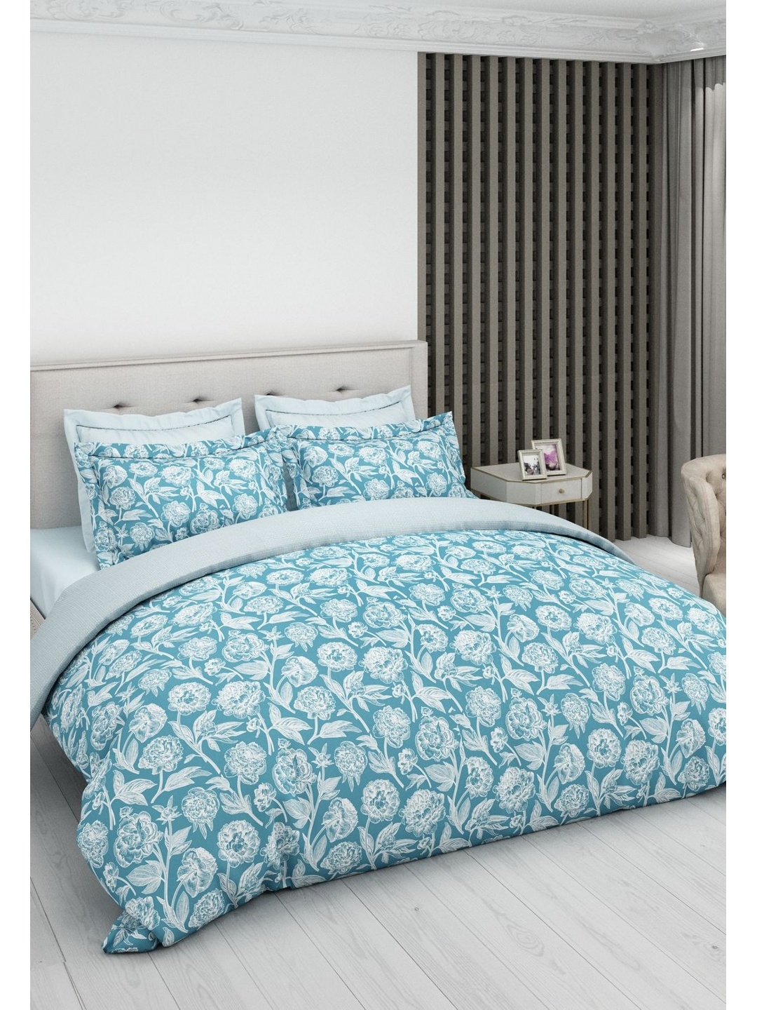 

LABHAM Turquoise Blue & White Floral 210 TC King Bedsheet with 2 Pillow Covers