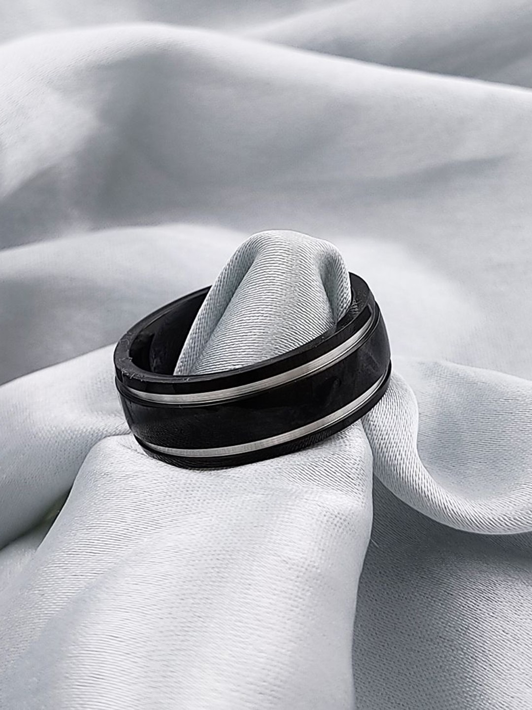 

Saizen Stainless Steel Band Finger Ring, Black