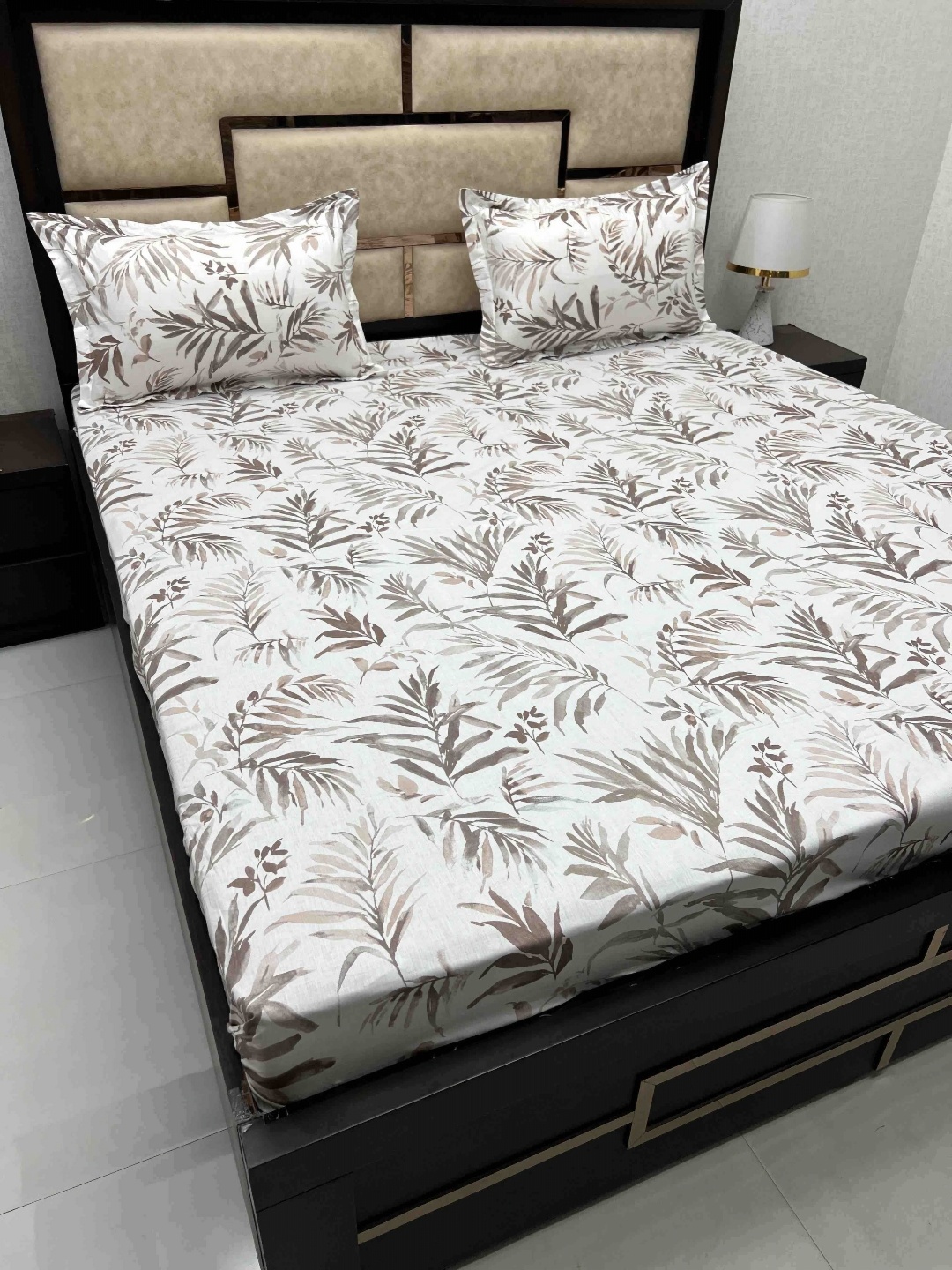 

Pure Decor Brown & White Floral 330 TC King Bedsheet with 2 Pillow Covers