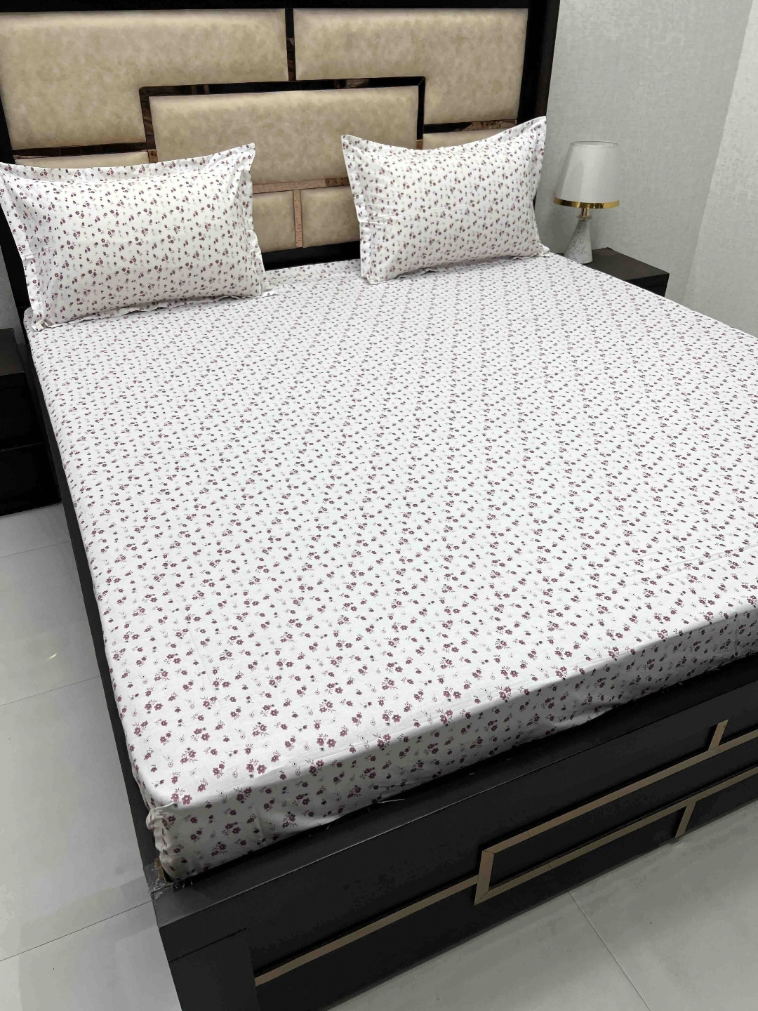 

Pure Decor White & Purple Floral 330 TC King Bedsheet with 2 Pillow Covers