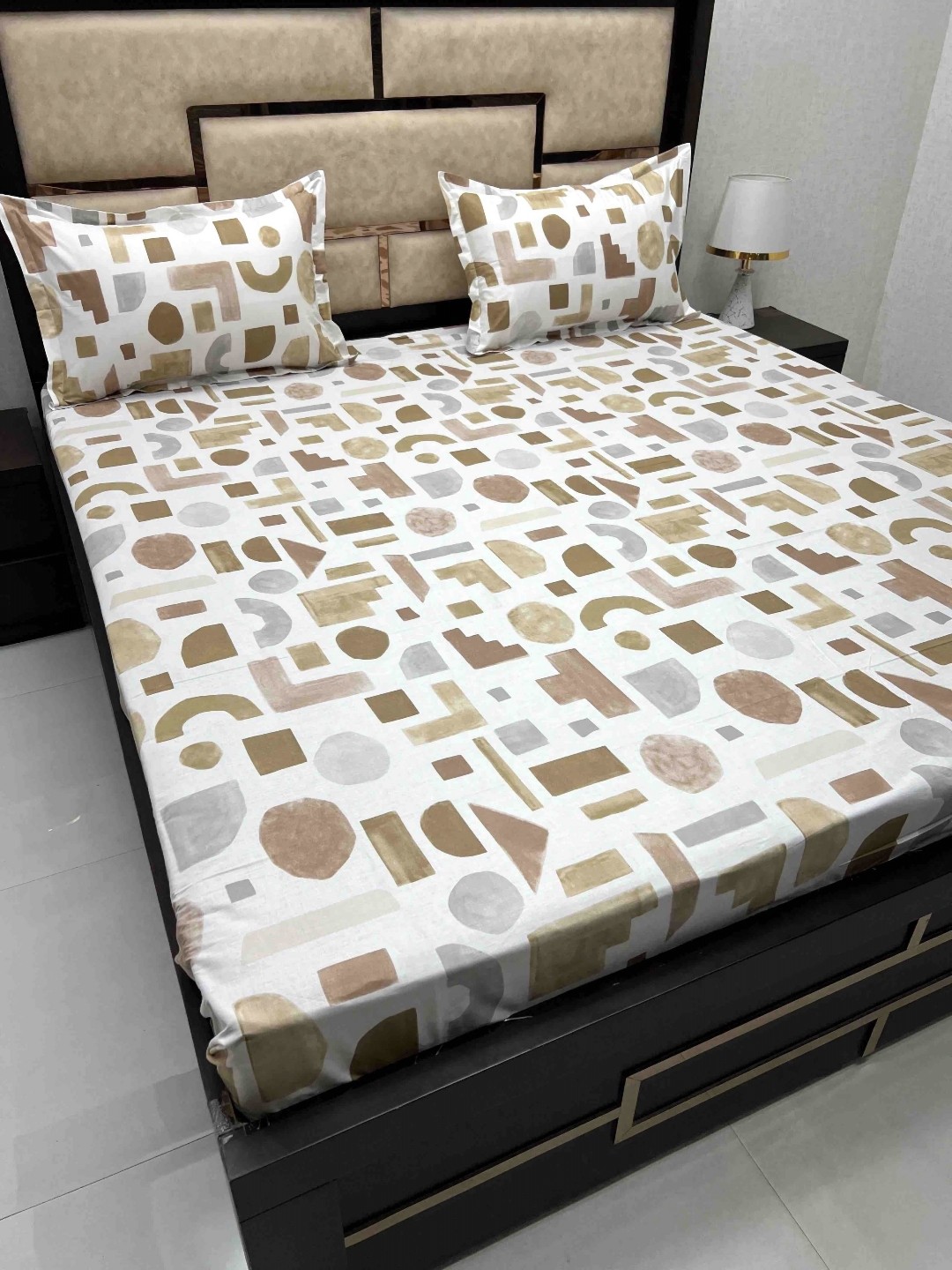 

Pure Decor White & Brown Geometric 330 TC King Bedsheet with 2 Pillow Covers