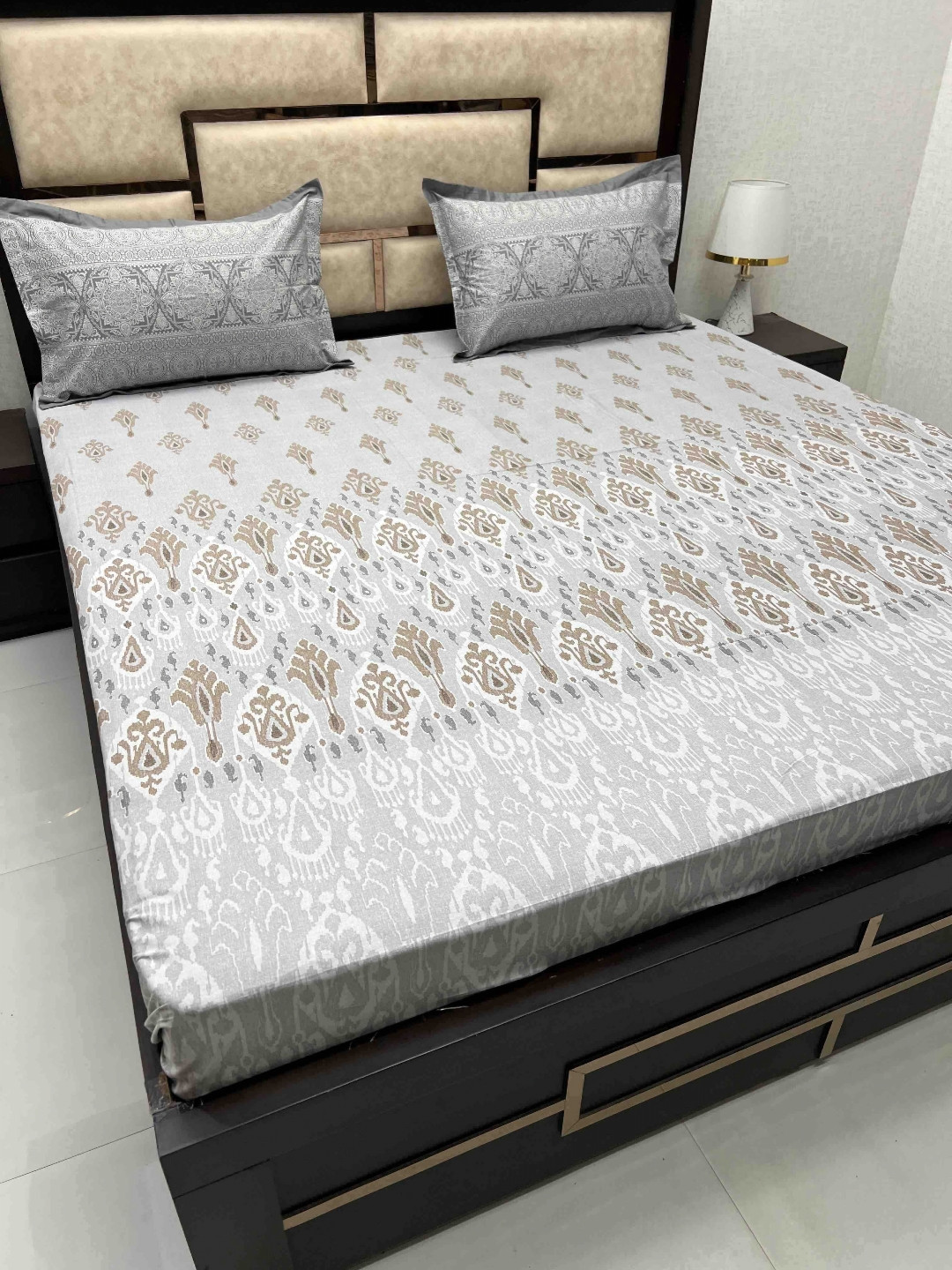 

Pure Decor Grey & White Ethnic Motifs 330 TC King Bedsheet with 2 Pillow Covers