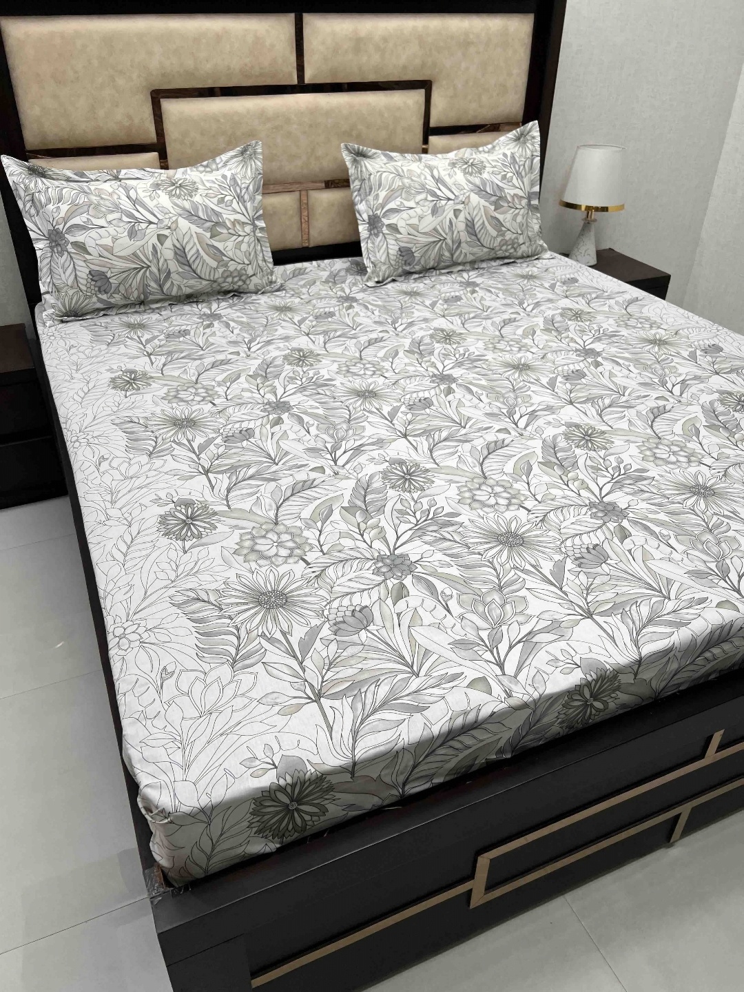 

Pure Decor Grey & White Floral 330 TC King Bedsheet with 2 Pillow Covers