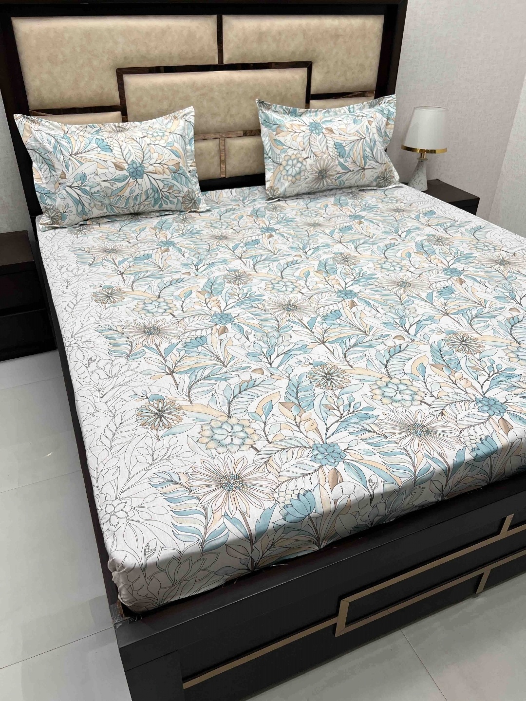 

Pure Decor Green & White Floral 330 TC King Bedsheet with 2 Pillow Covers