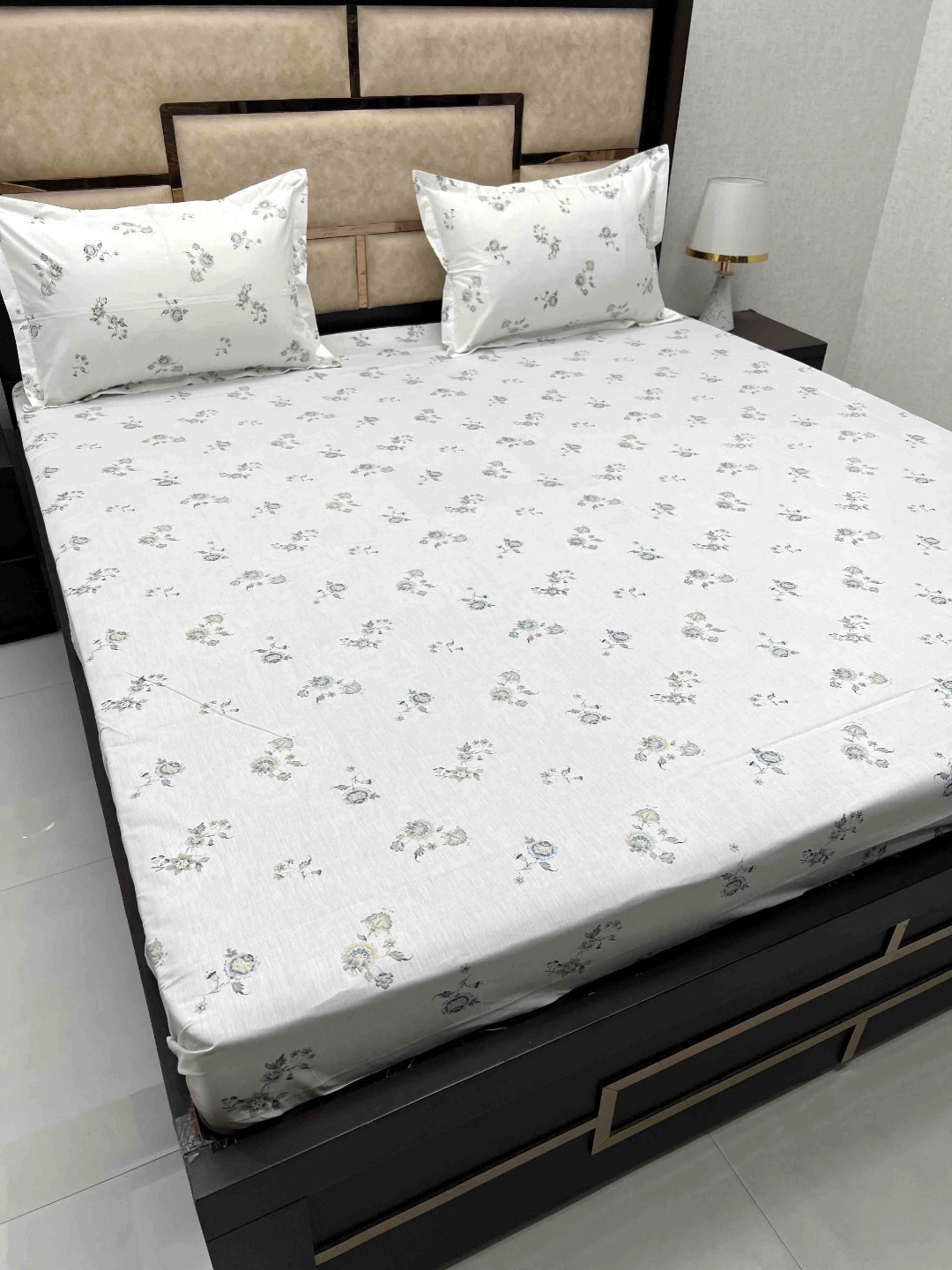 

Pure Decor White & Black Floral 330 TC King Bedsheet with 2 Pillow Covers