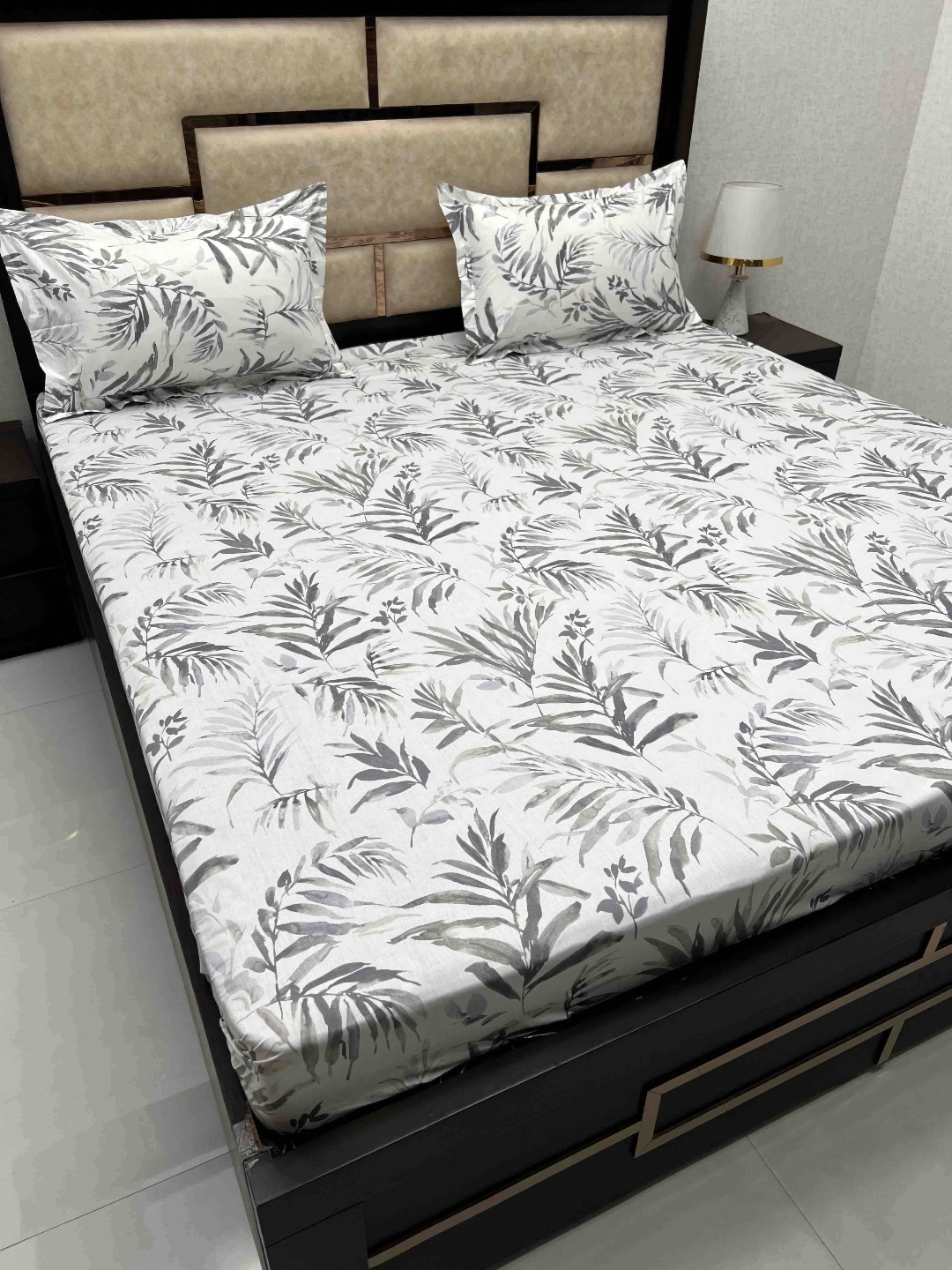 

Pure Decor Grey & White Floral 330 TC King Bedsheet with 2 Pillow Covers
