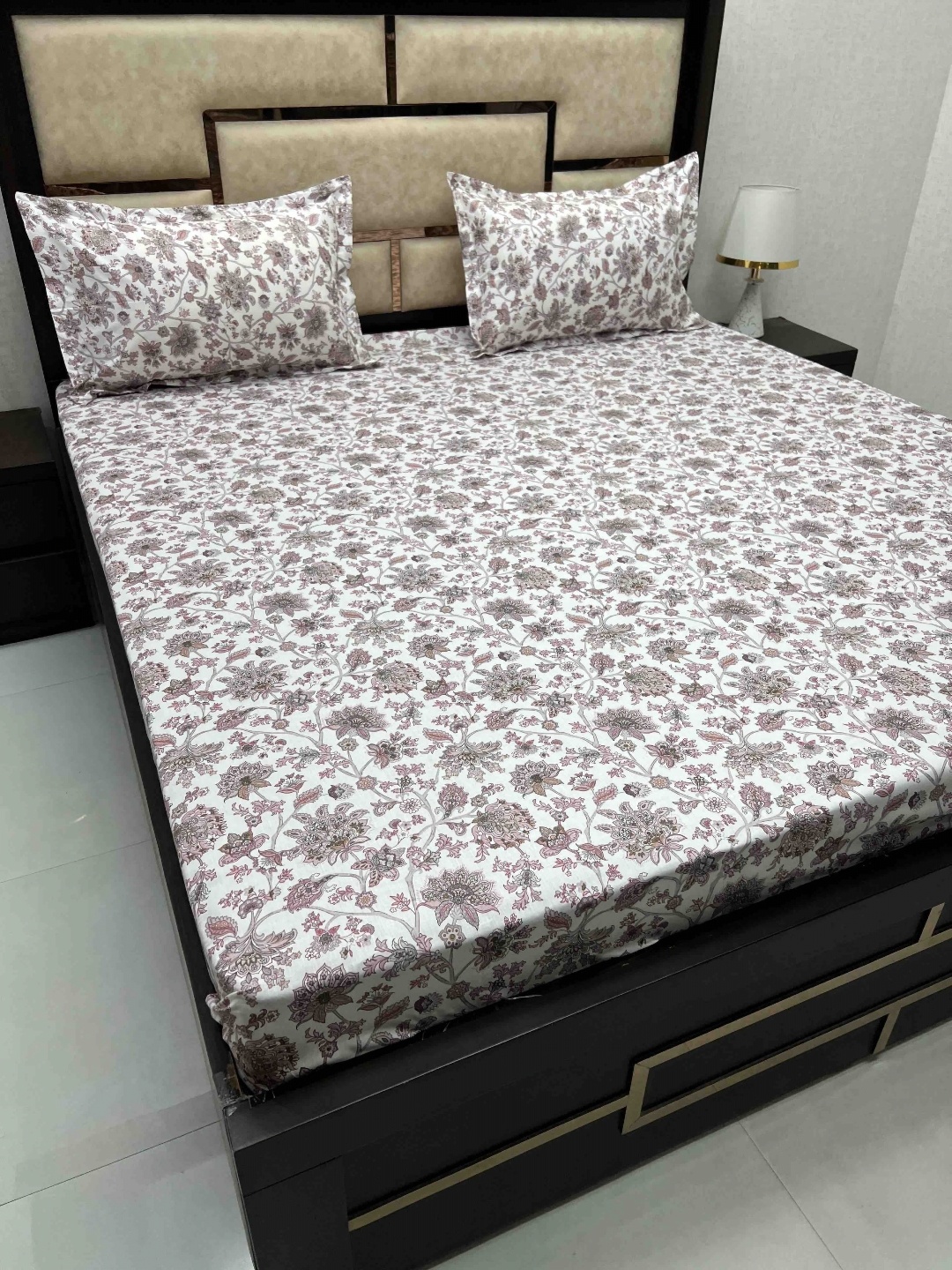 

Pure Decor Maroon & White Floral 330 TC King Bedsheet with 2 Pillow Covers