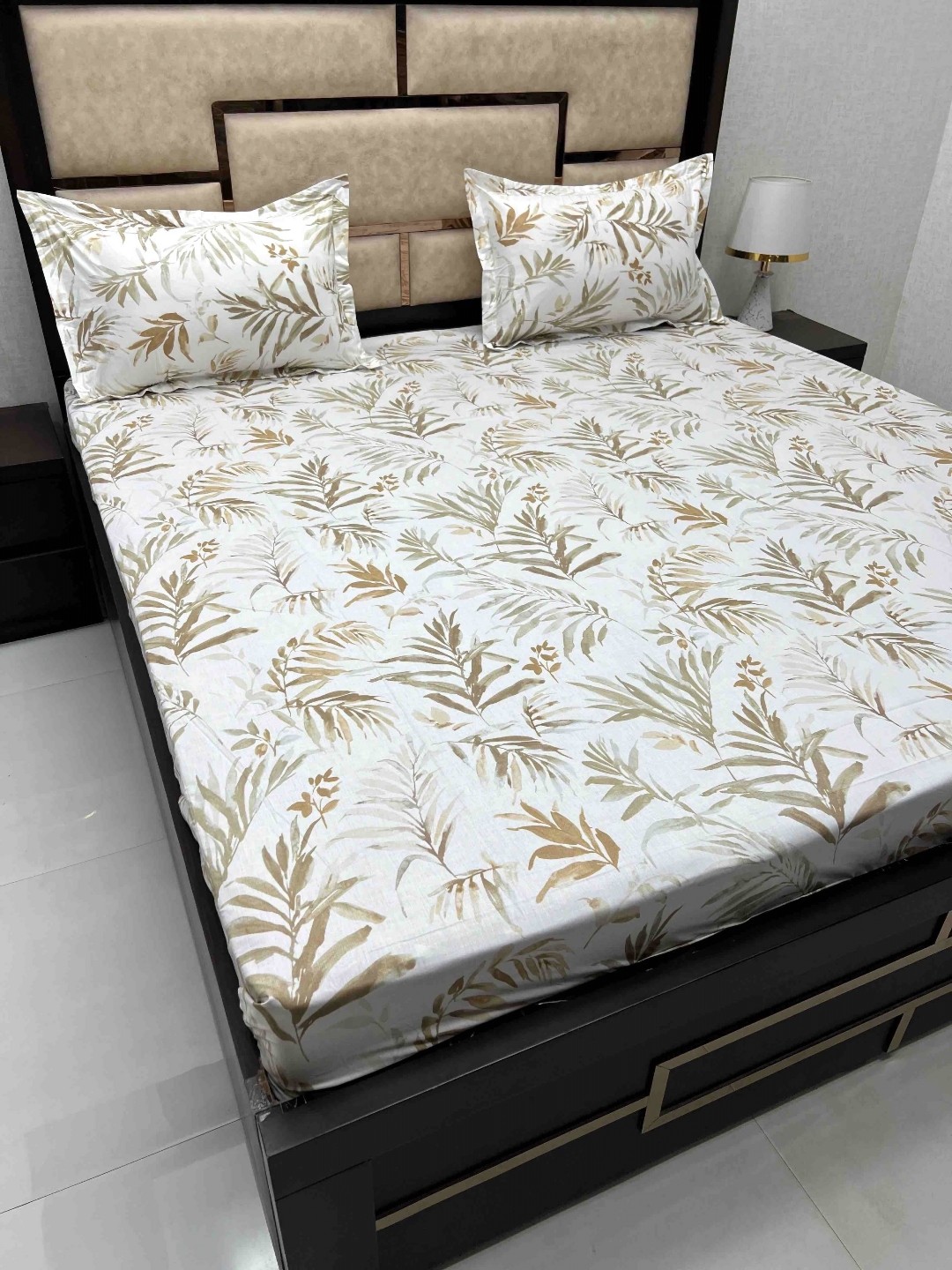 

Pure Decor Green & White Floral 330 TC King Bedsheet with 2 Pillow Covers