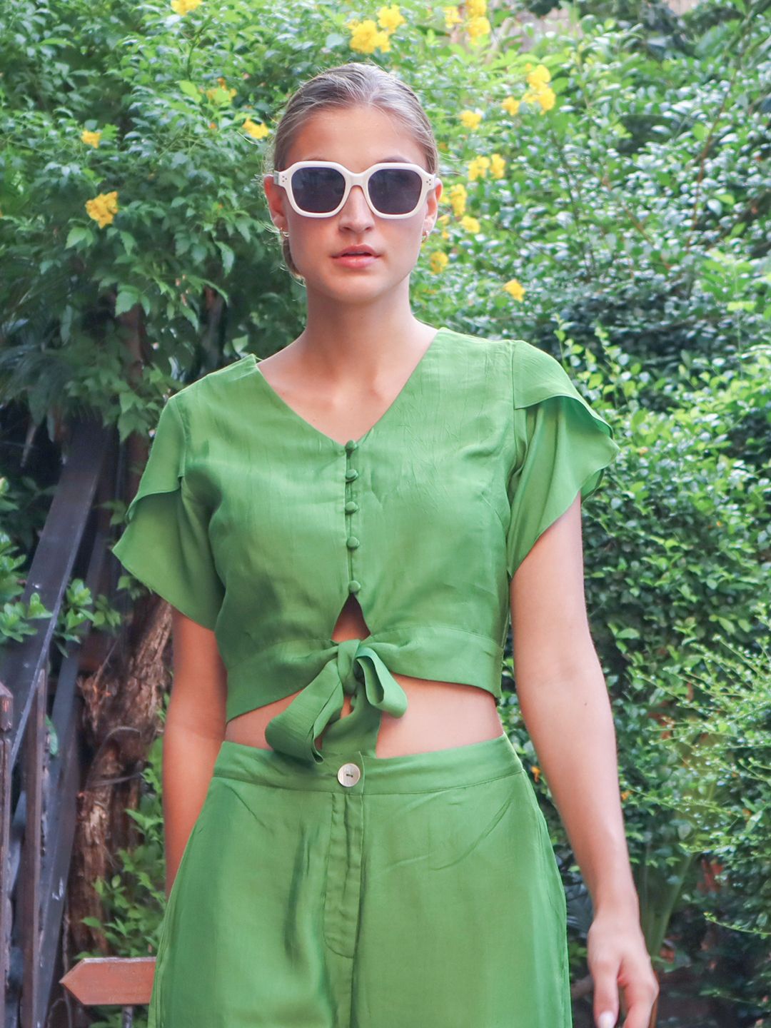 

Zink London V-Neck Cinched Waist Solid Top, Green
