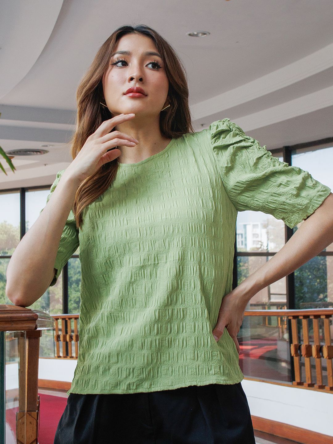 

Zink London Round Neck Solid Smocked Top, Green