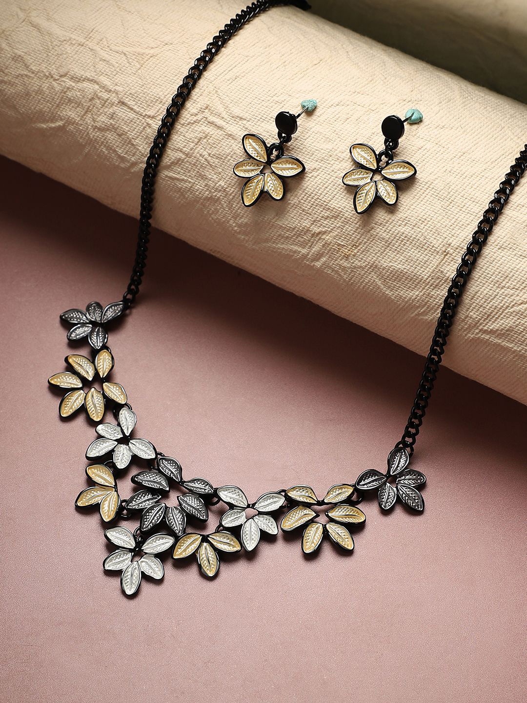 

SOHI Floral Shaped Jewellery Set, Black