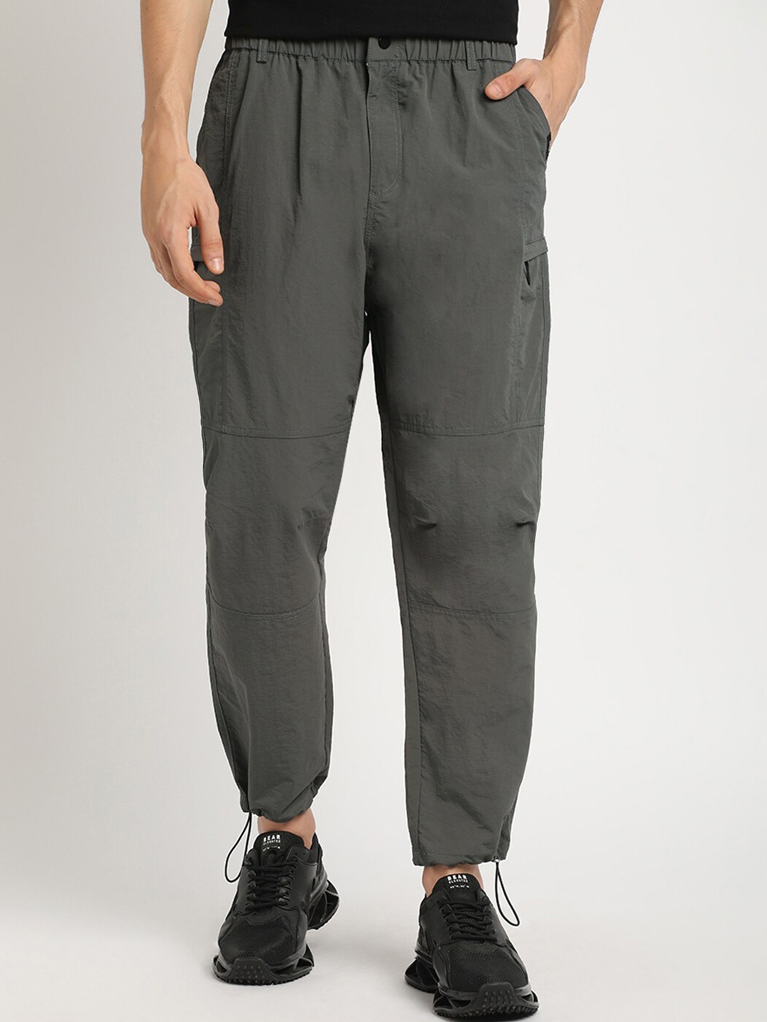 

THE BEAR HOUSE Men Mid-Rise Relaxed Fit Joggers with Elastic Waistband & Side Pockets, Grey