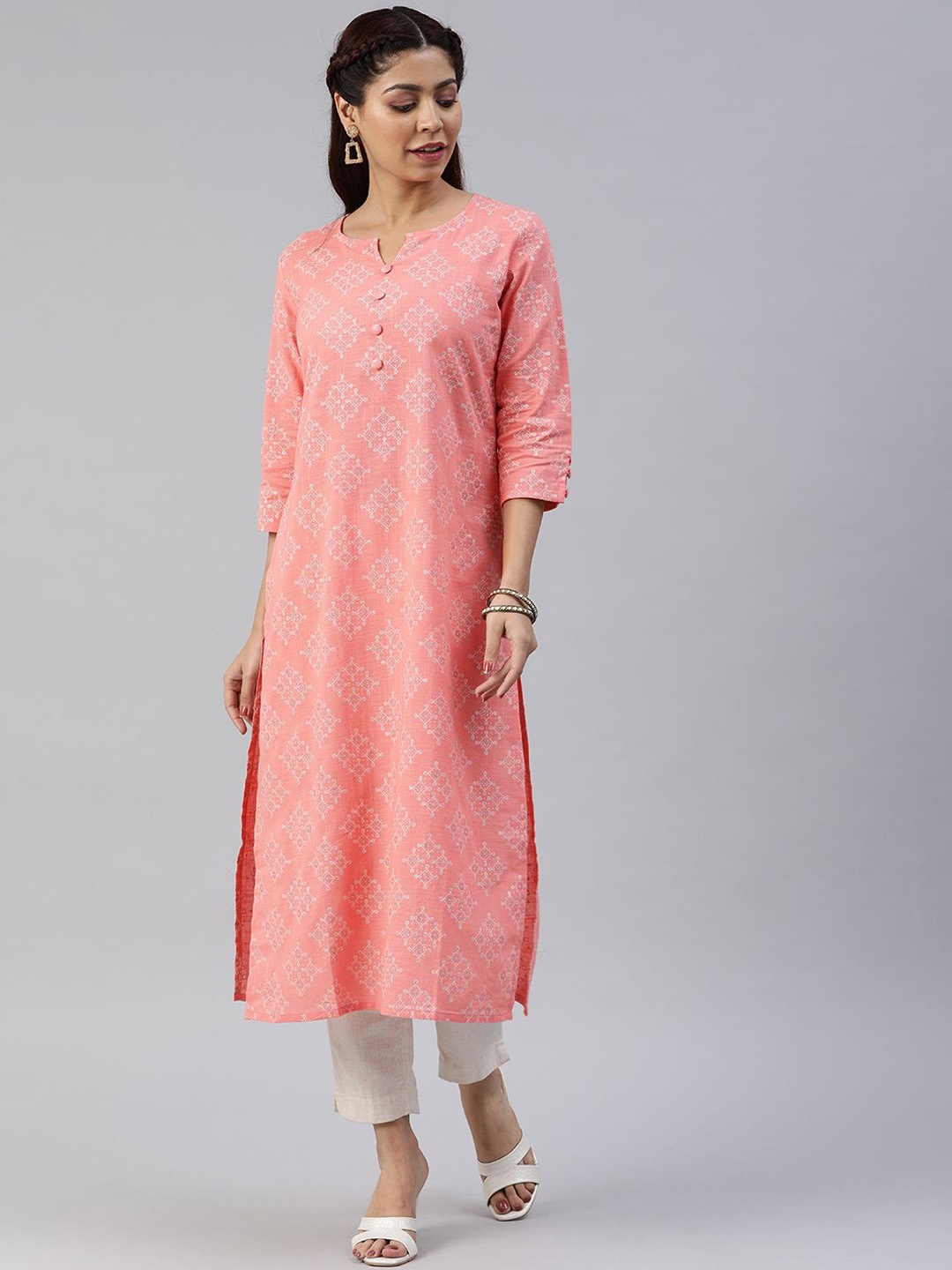 

Swishchick Women Geometric Printed Keyhole Neck Flared Sleeves Sequinned Kurta, Peach
