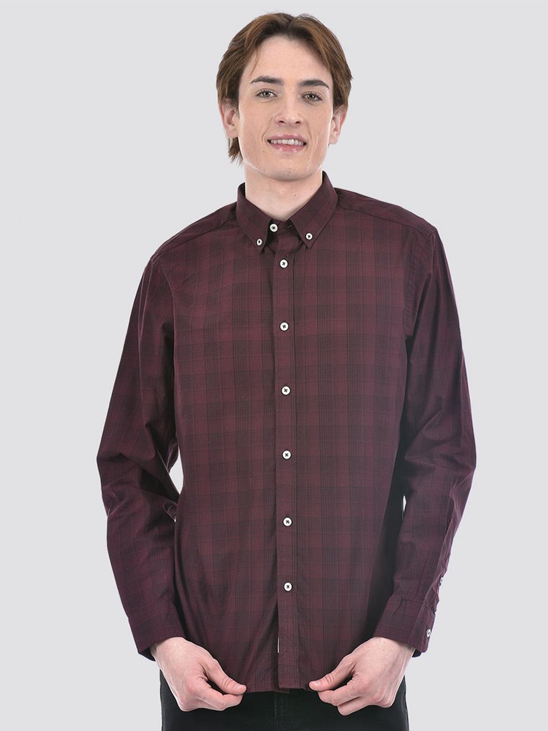 

LONDON FOG Men Opaque Checked Casual Shirt, Maroon