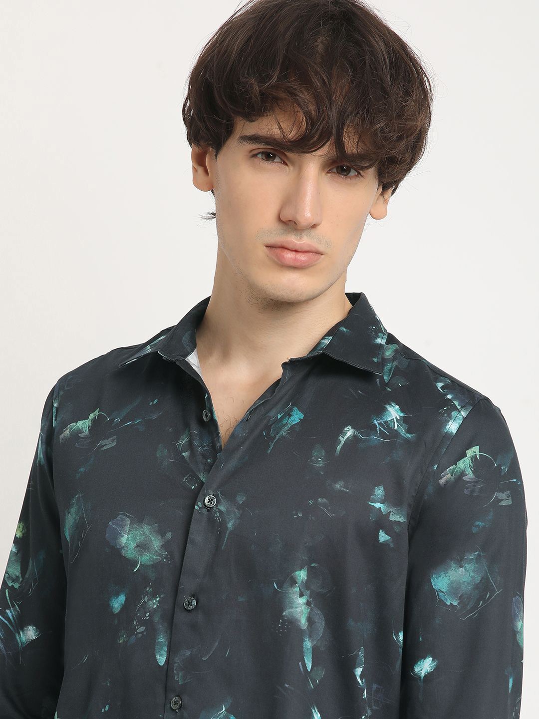 

THE BEAR HOUSE Men Graphic Print Slim Fit Casual Shirt, Black