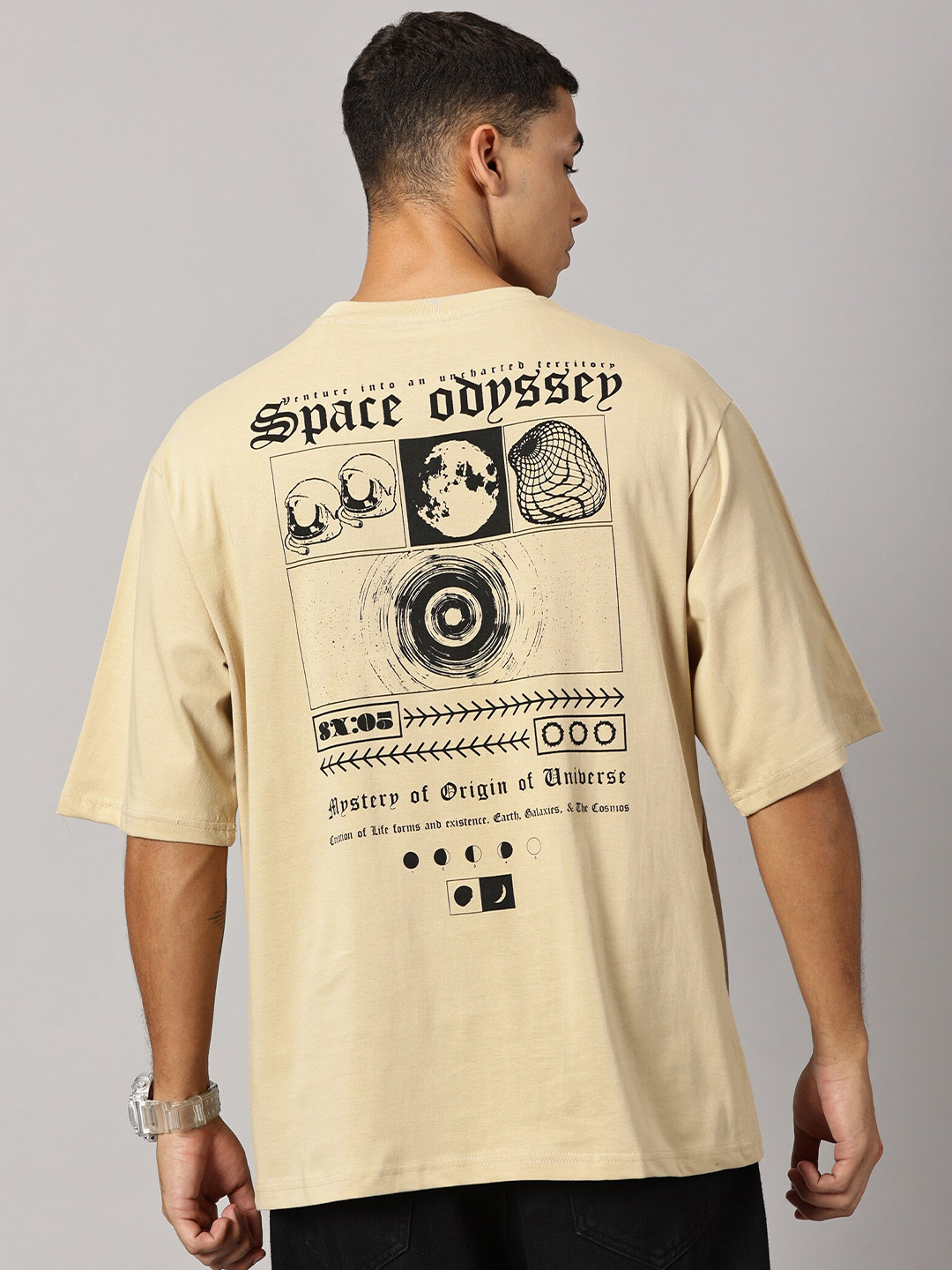 

THE HOLLANDER Men Printed Drop Shoulder Sleeves Oversized Cotton T-shirt, Cream