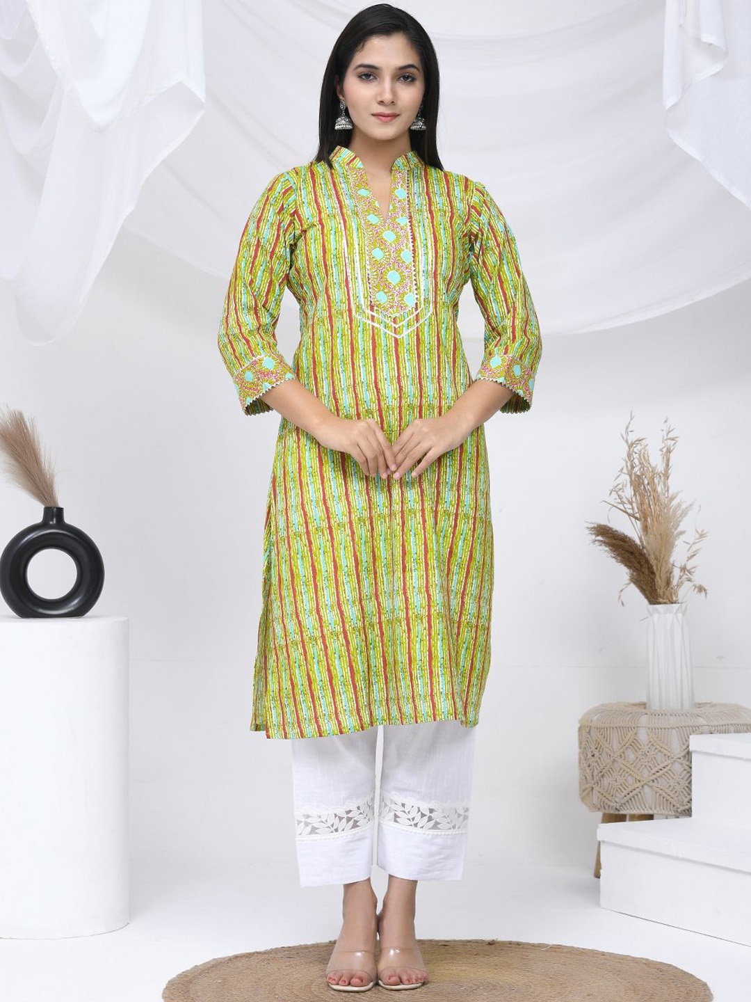 

THE SAFFRON SAGA Women Striped Flared Sleeves Thread Work Kurta, Green