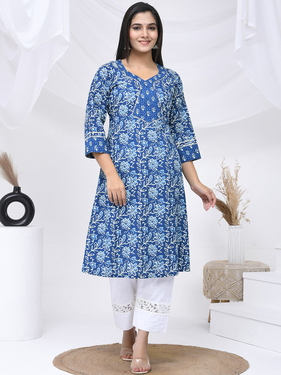 

THE SAFFRON SAGA Women Printed Chikankari Anarkali Kurta, Blue