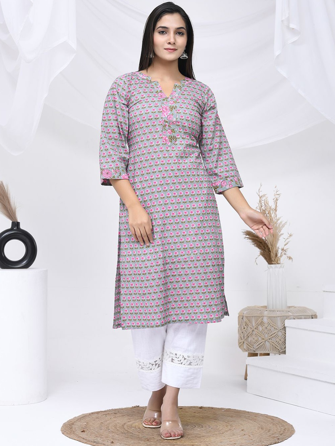 

THE SAFFRON SAGA Women Geometric Striped Thread Work Kurta, Pink