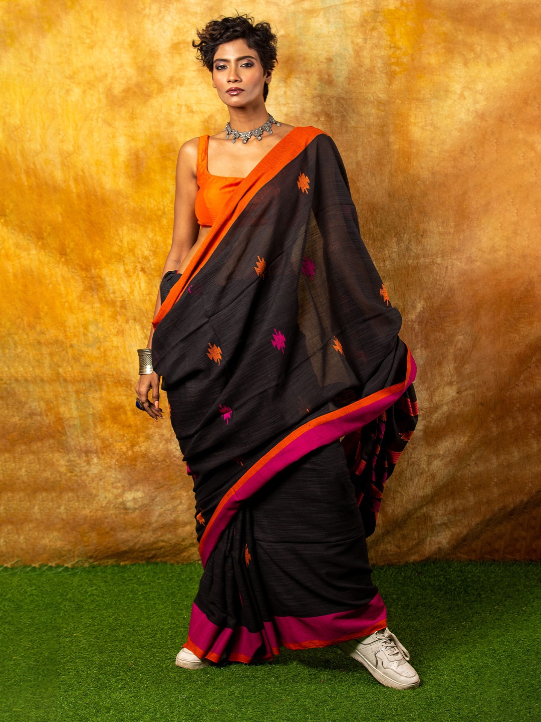 

Urbane Essence Woven Design Pure Cotton Saree, Black