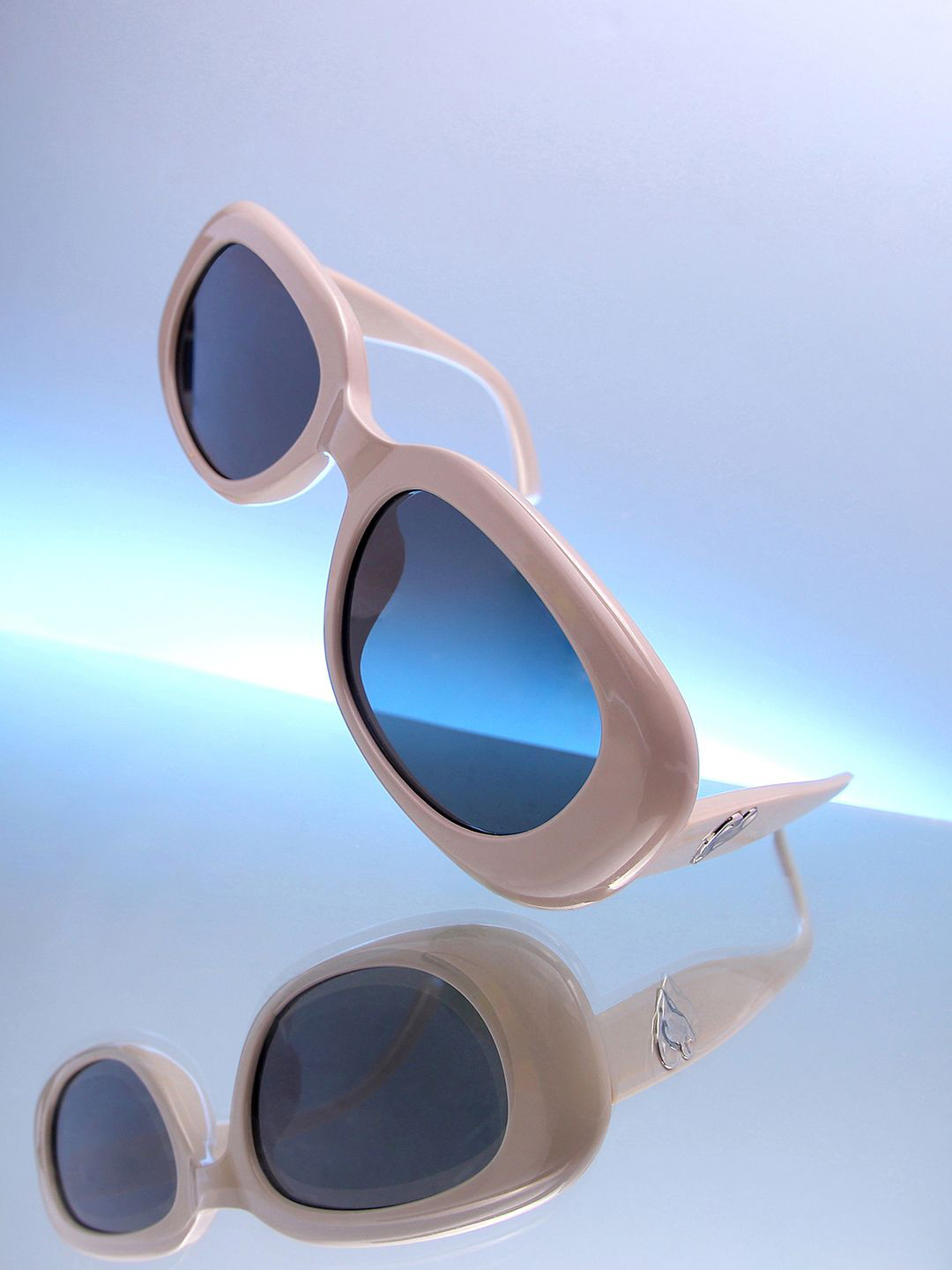 

HAUTE SAUCE by Campus Sutra Women Oval Sunglasses with Polarised Lens AW24_HSSG2566, Beige