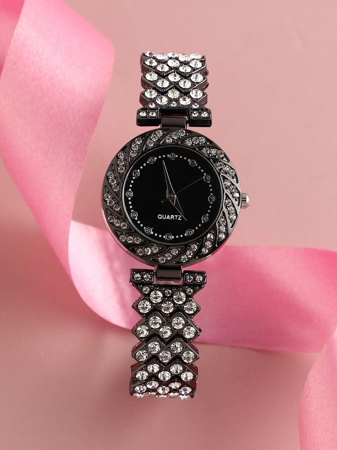 

HAUTE SAUCE by Campus Sutra Women Embellished Dial & Bracelet Style Straps Analogue Watch AW24_HSWC1173, Black