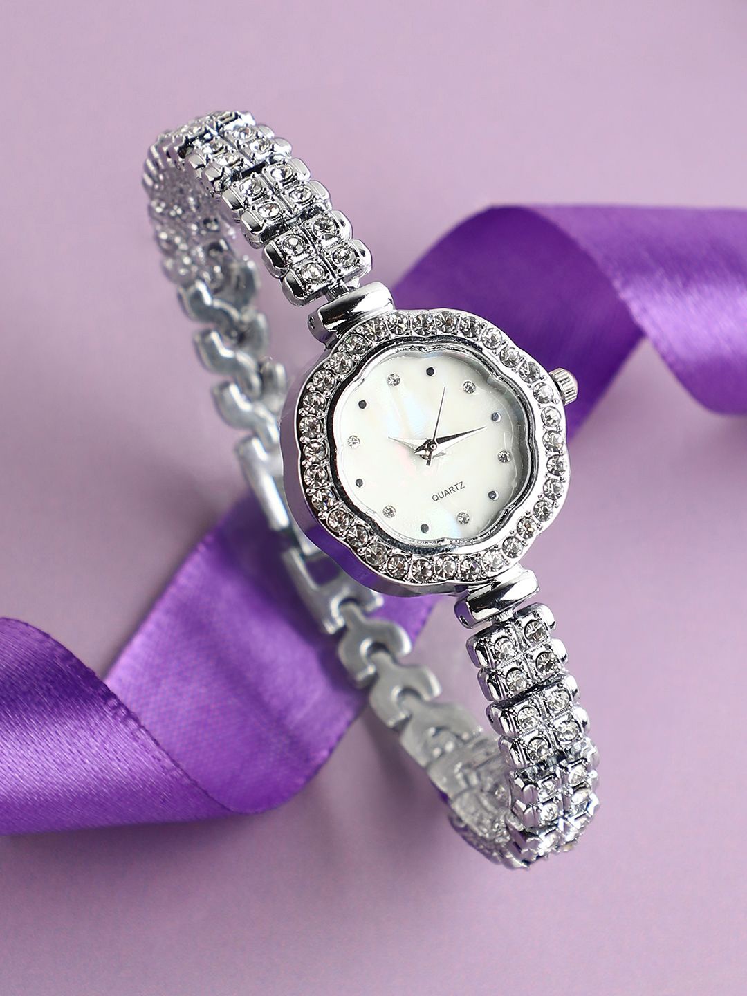 

HAUTE SAUCE by Campus Sutra Women Bracelet Style Straps Analogue Watch AW24_HSWC1174, Silver