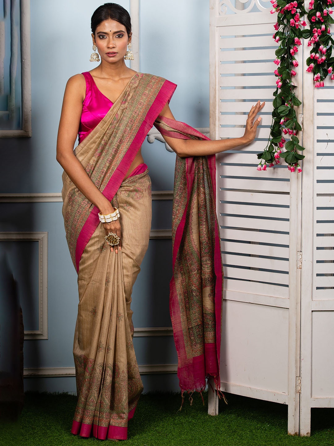 

Urbane Essence Floral Pure Silk Saree, Brown