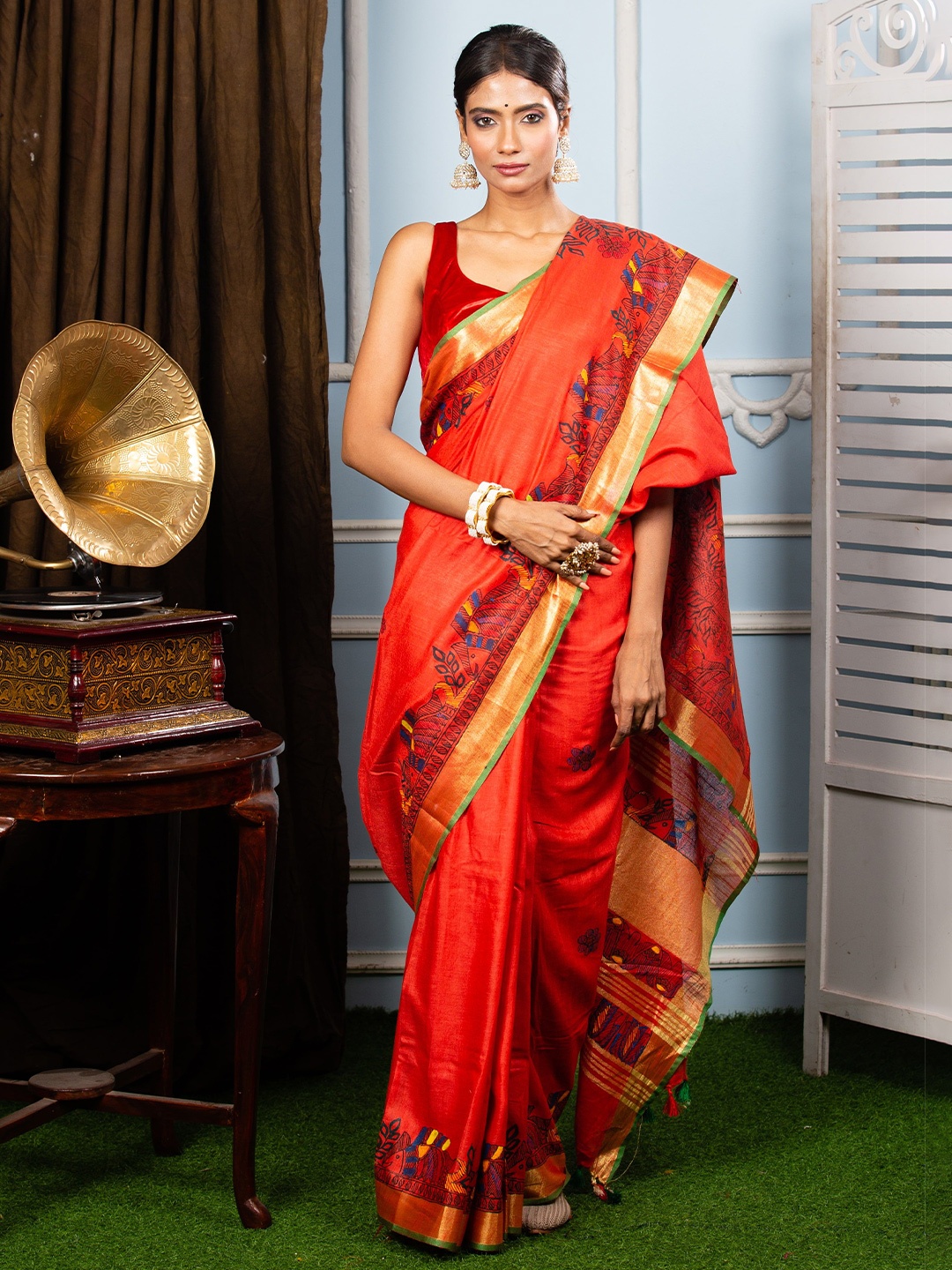 

Urbane Essence Zari Pure Silk Saree, Red