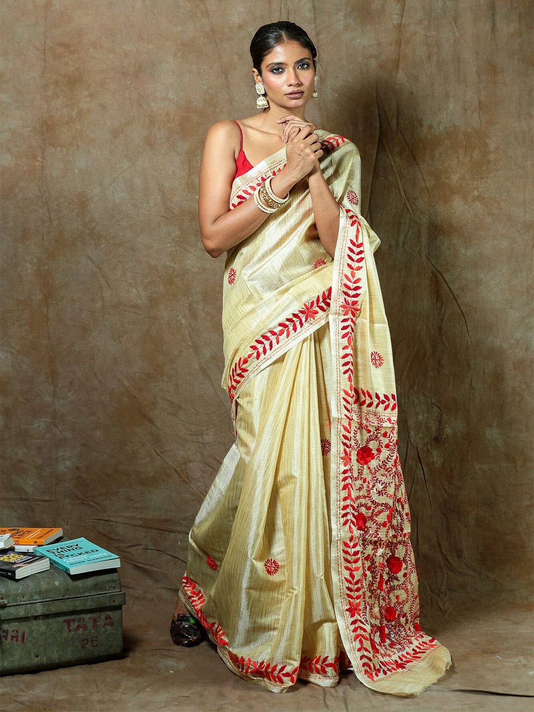 

Urbane Essence Floral Embroidered Pure Silk Saree, Cream